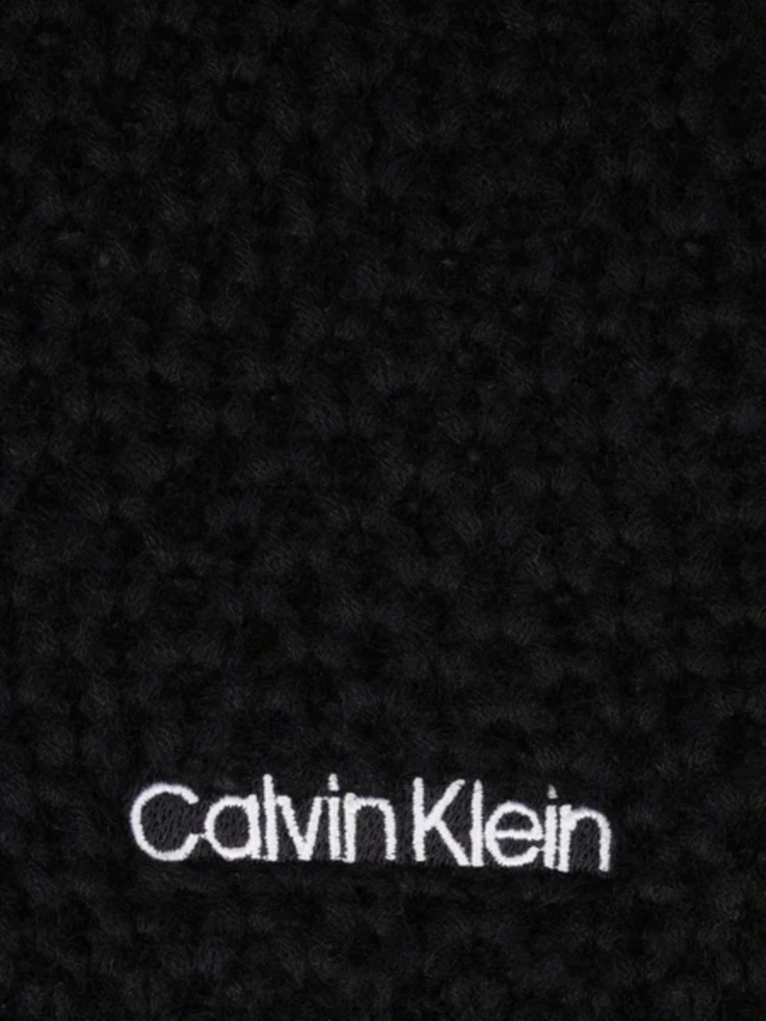 detail Calvin Klein dámsky čierny šál