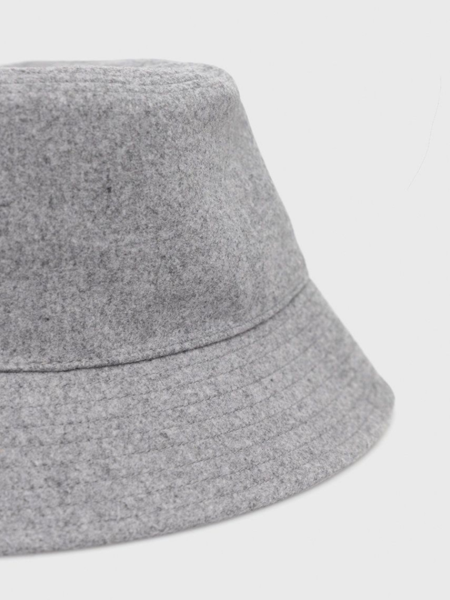 detail Calvin Klein dámsky šedý klobúk