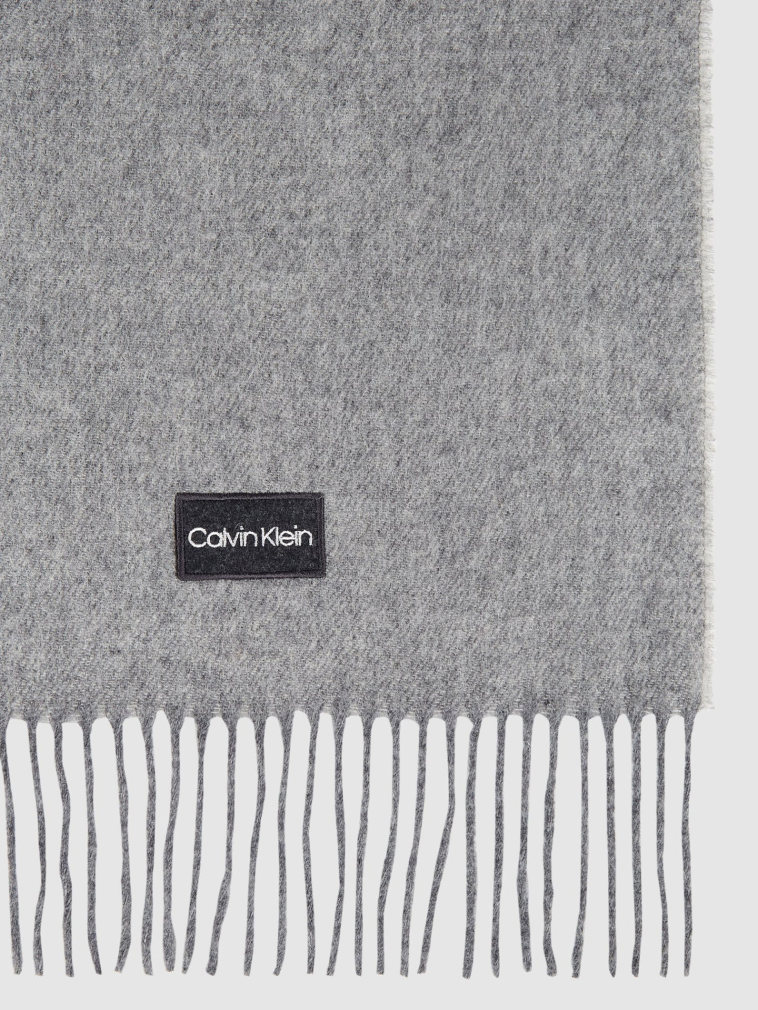 detail Calvin Klein pánsky šedý šál