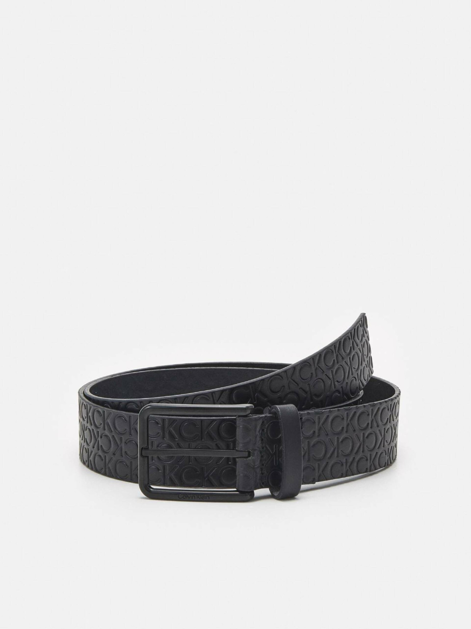 detail Calvin Klein pánsky čierny opasok