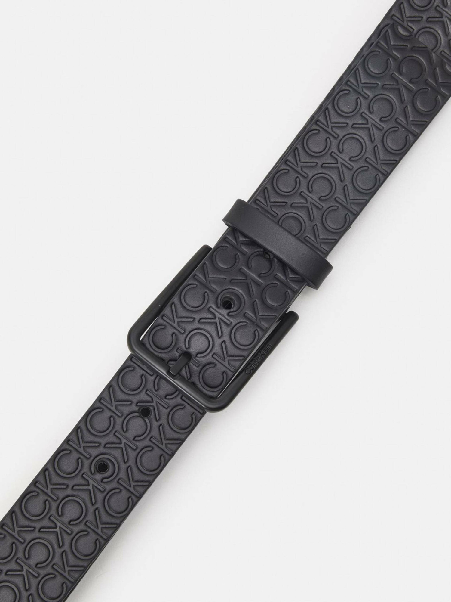 detail Calvin Klein pánsky čierny opasok