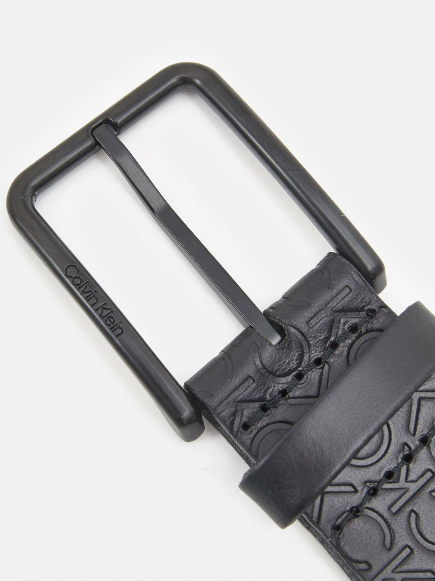 detail Calvin Klein pánsky čierny opasok