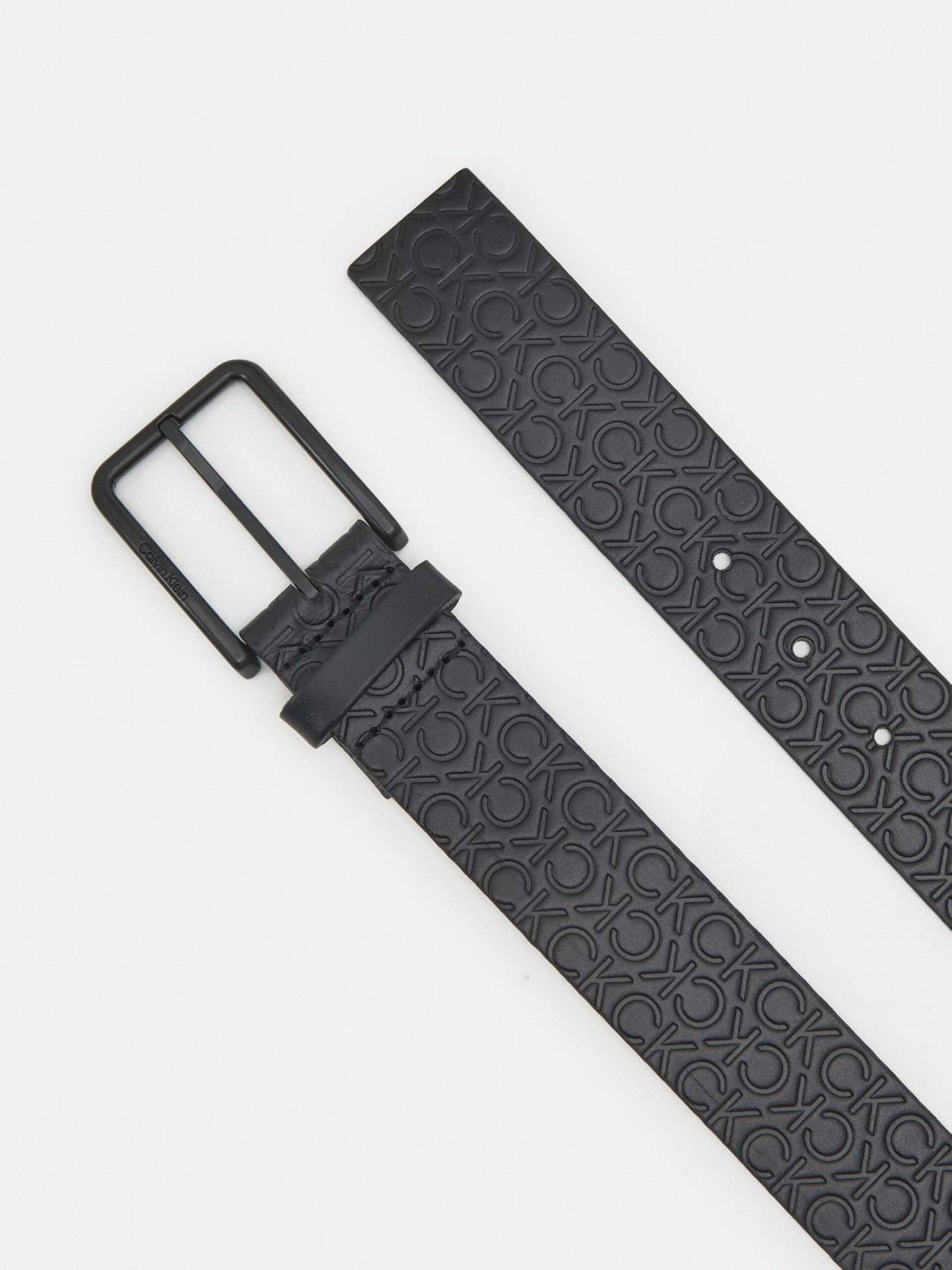 detail Calvin Klein pánsky čierny opasok