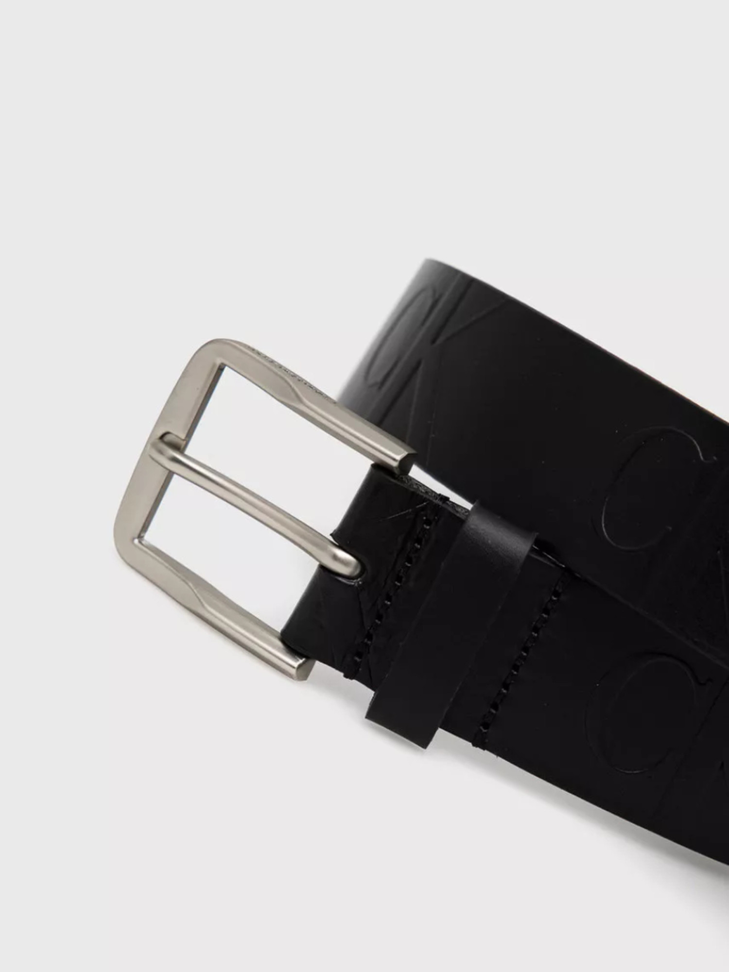 detail Calvin Klein pánsky čierny opasok