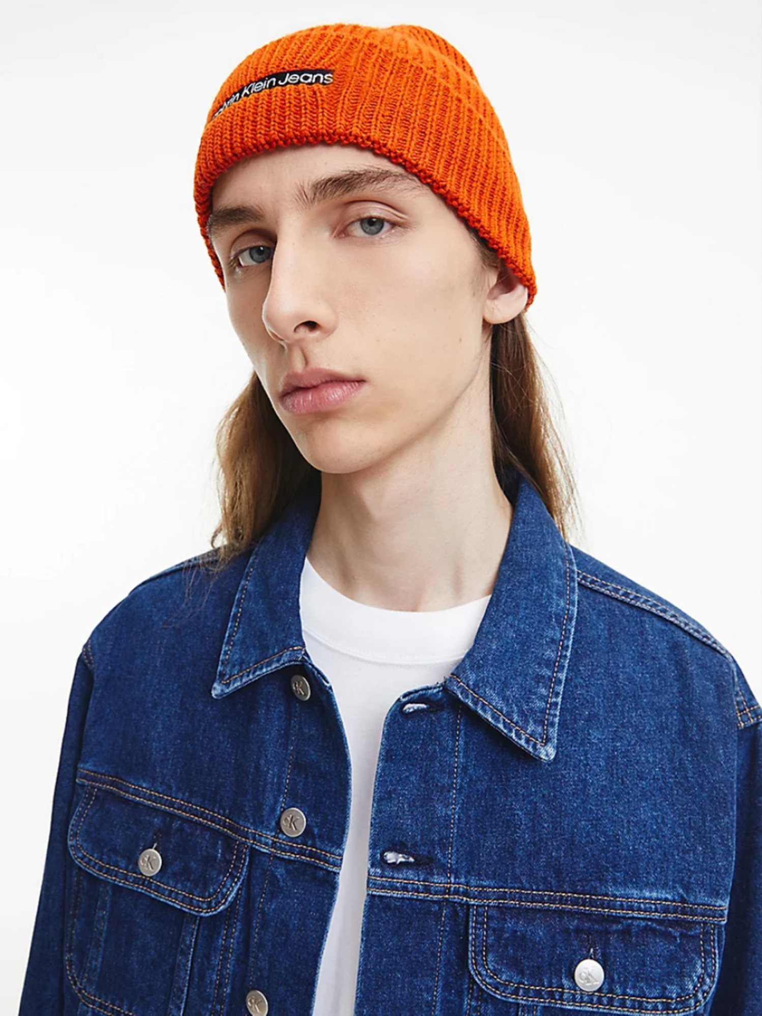 detail Calvin Klein pánska oranžová čiapka