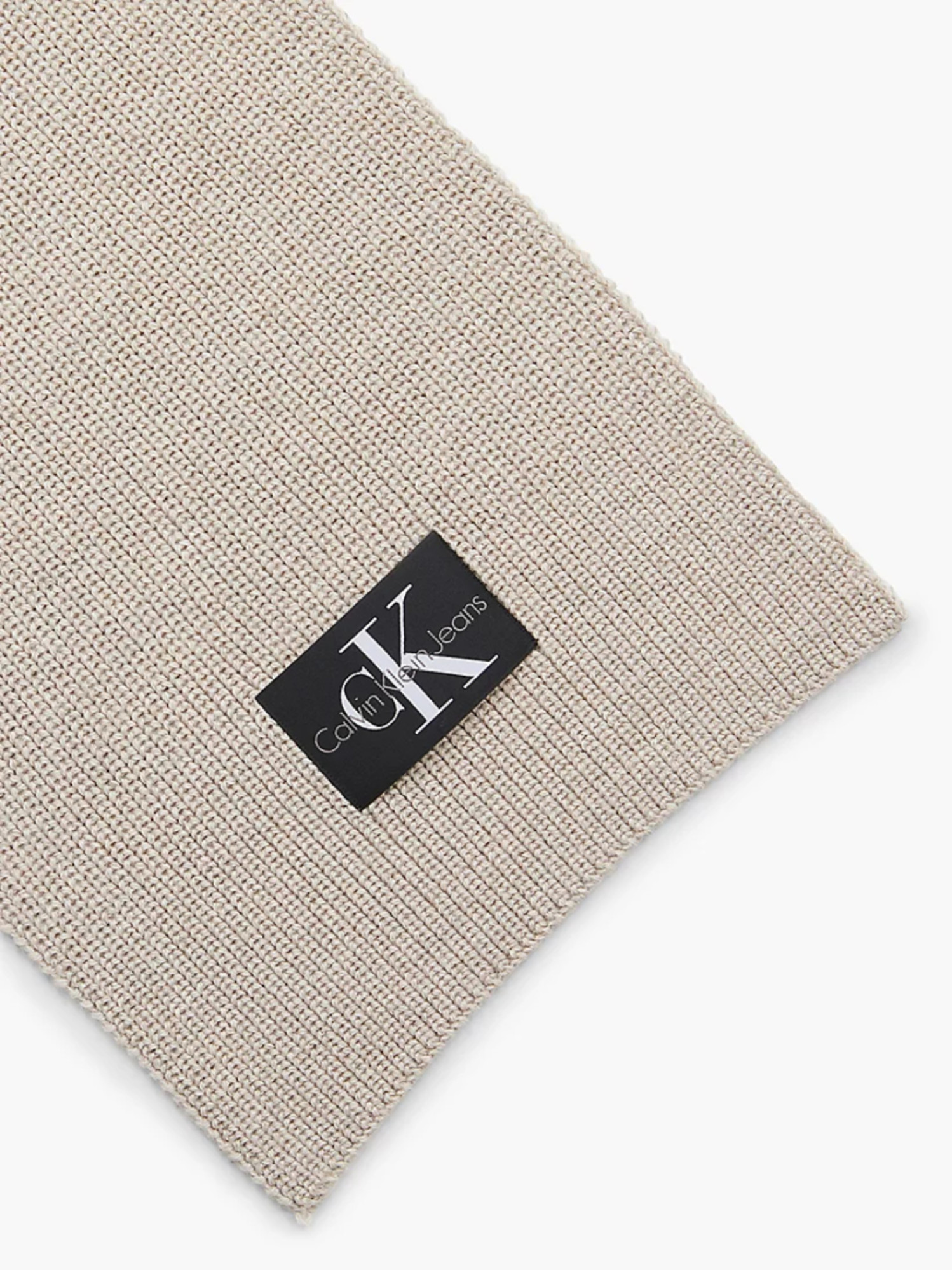 detail Calvin Klein pánsky béžový šál