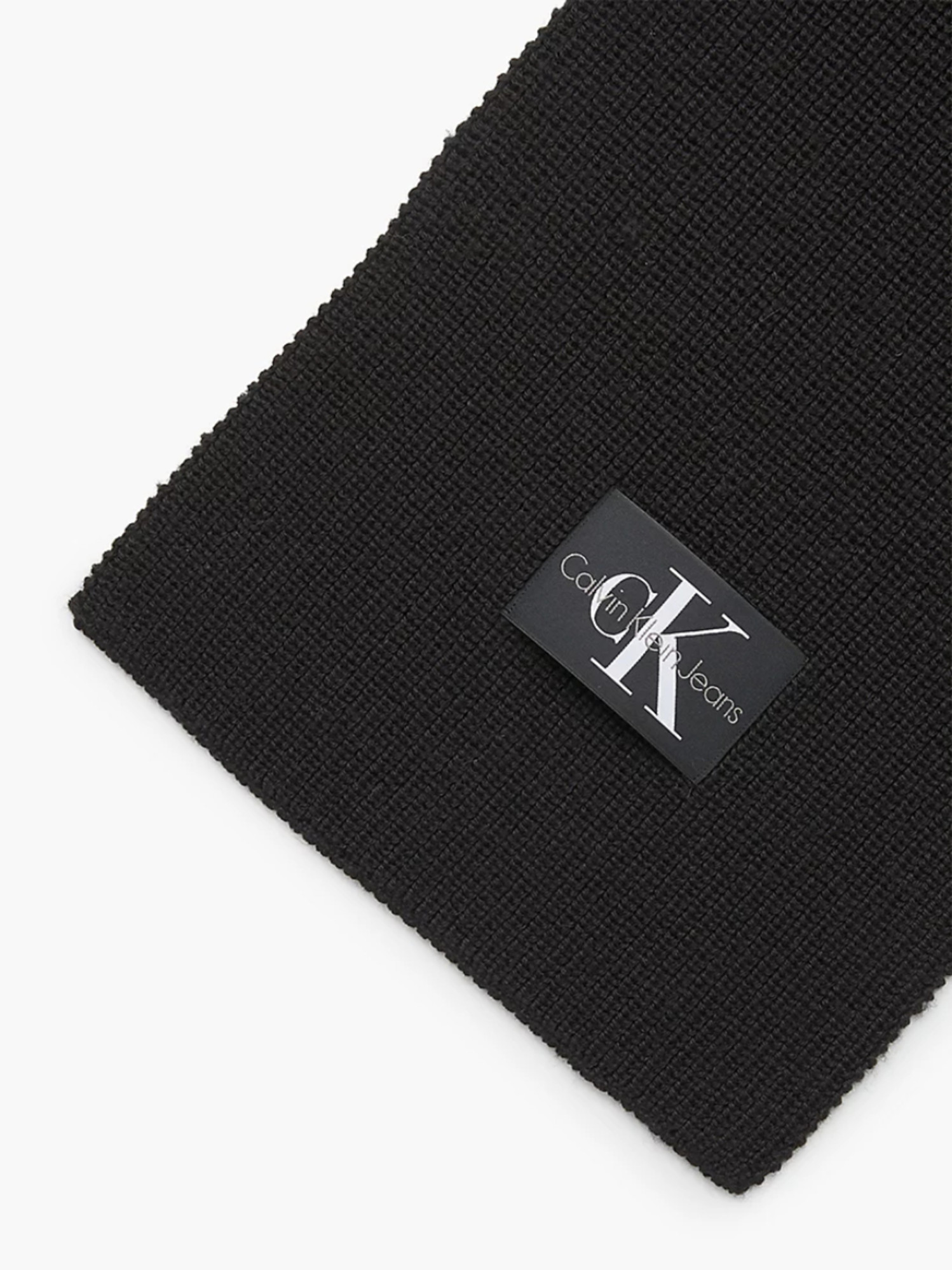 detail Calvin Klein pánsky čierny šál