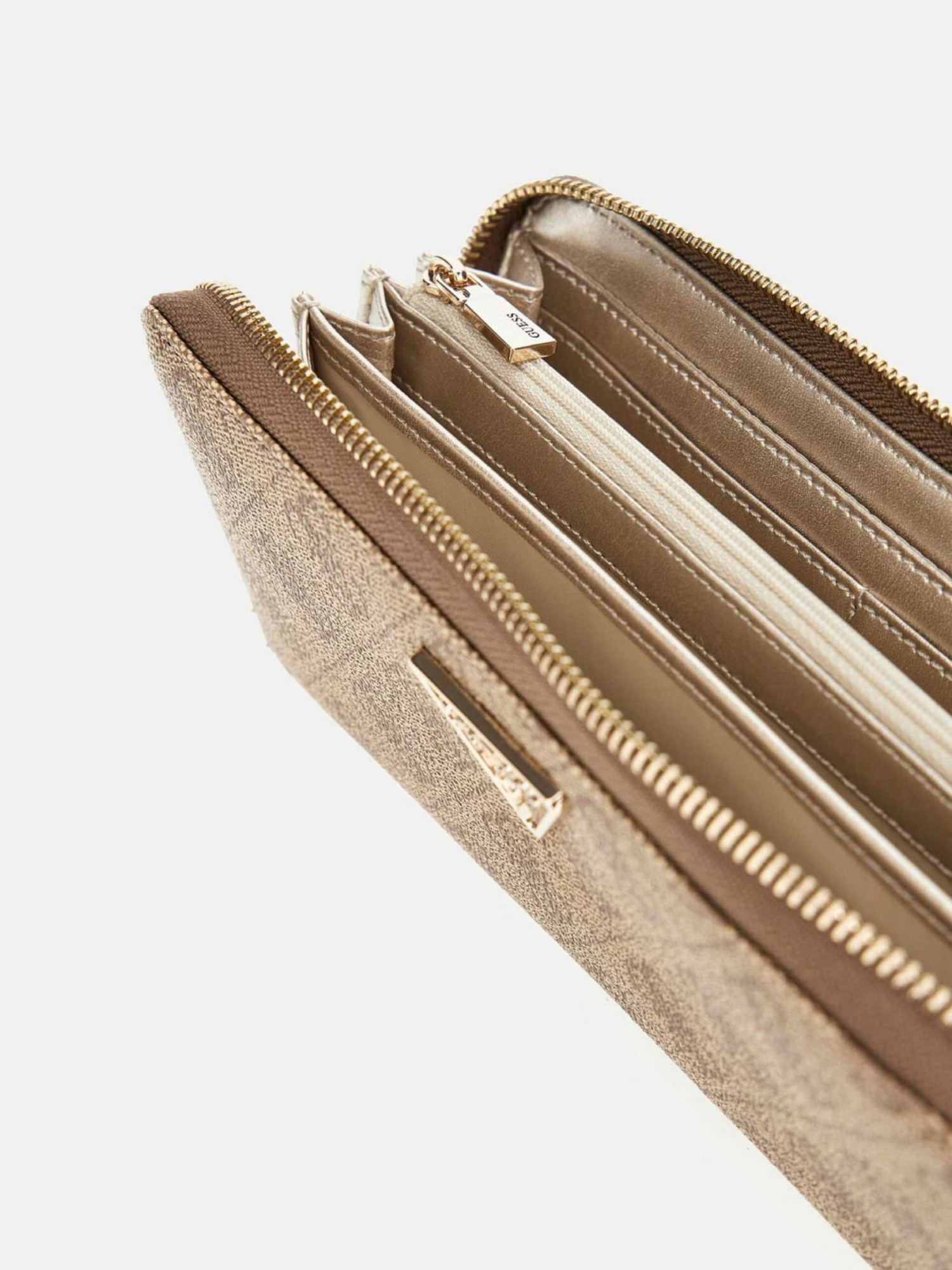 detail Guess dámska béžová peňaženka