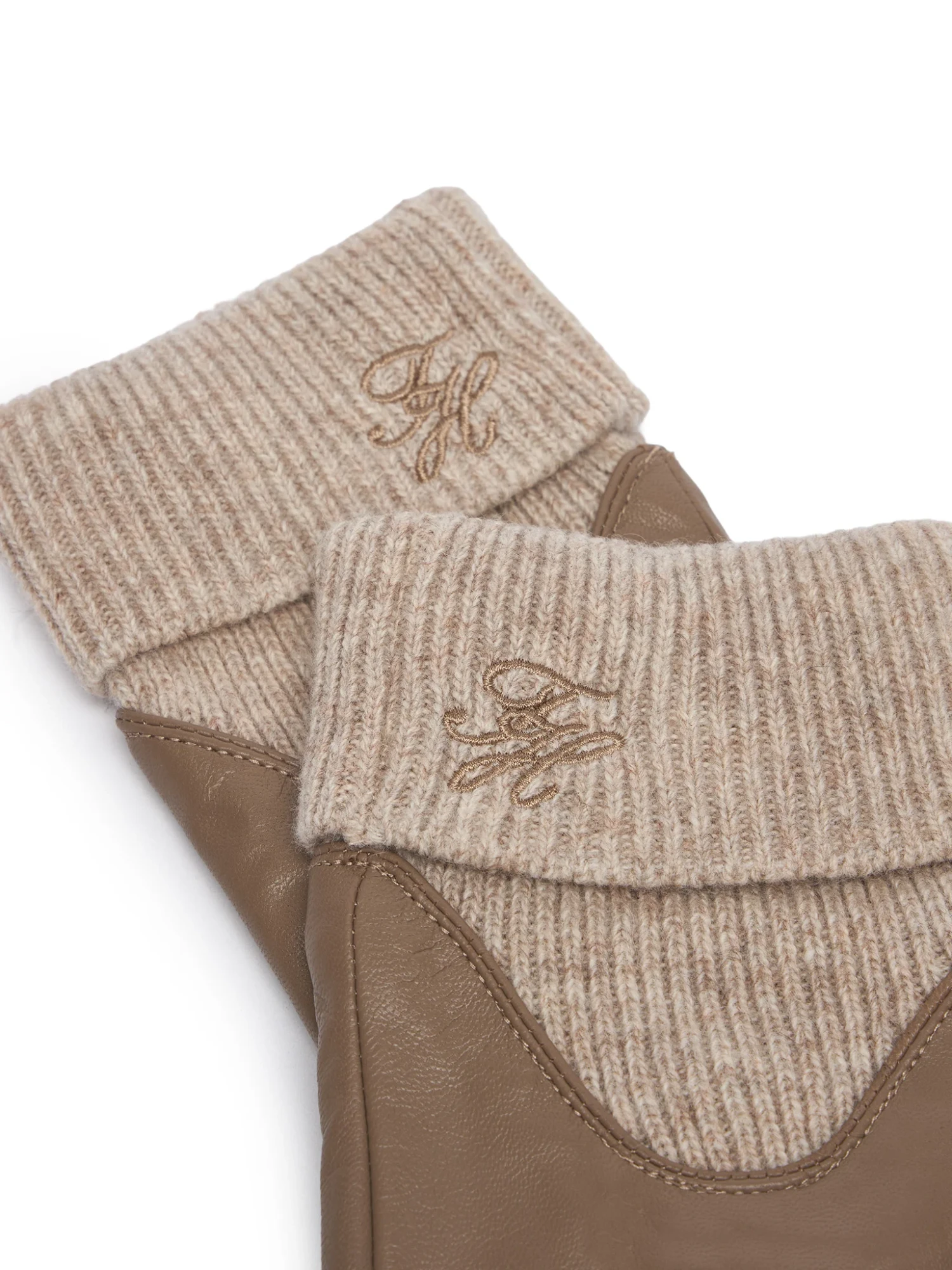 detail Tommy Hilfiger dámske béžové rukavice