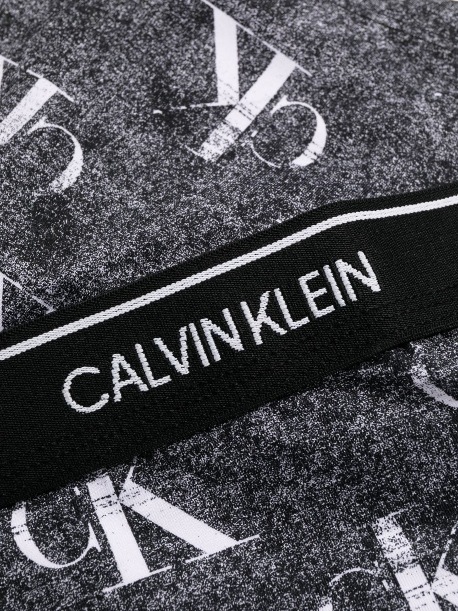 detail Calvin Klein pánske šedé boxerky