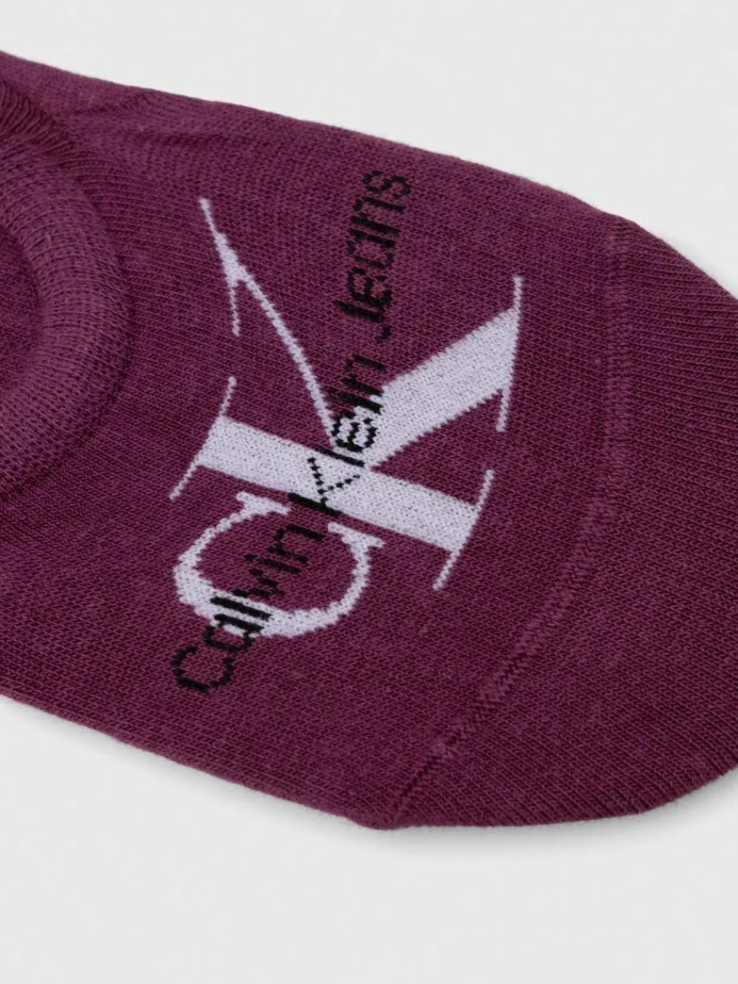 detail Calvin Klein dámske fialové ponožky