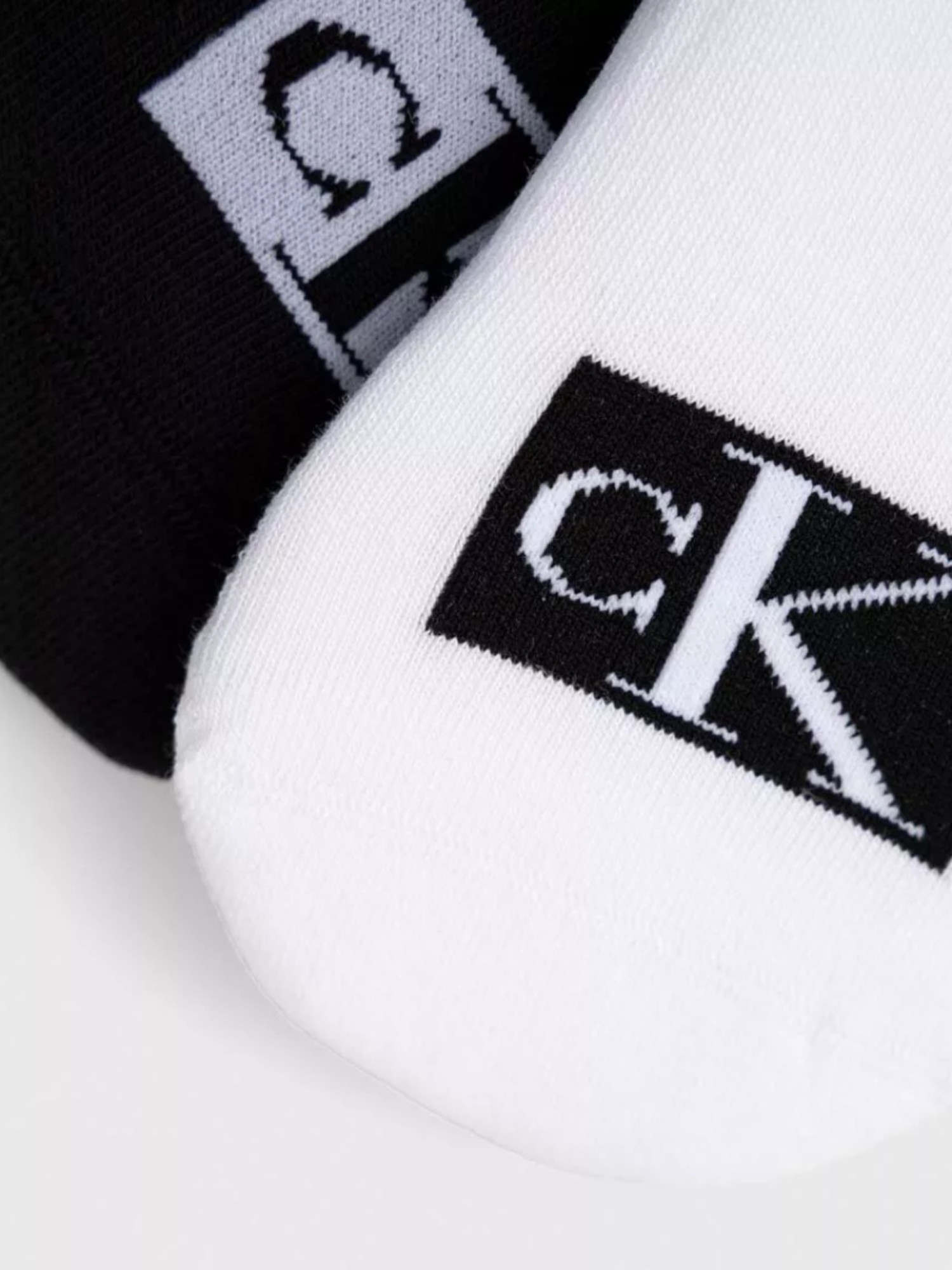 detail Calvin Klein pánske ponožky 2 pack