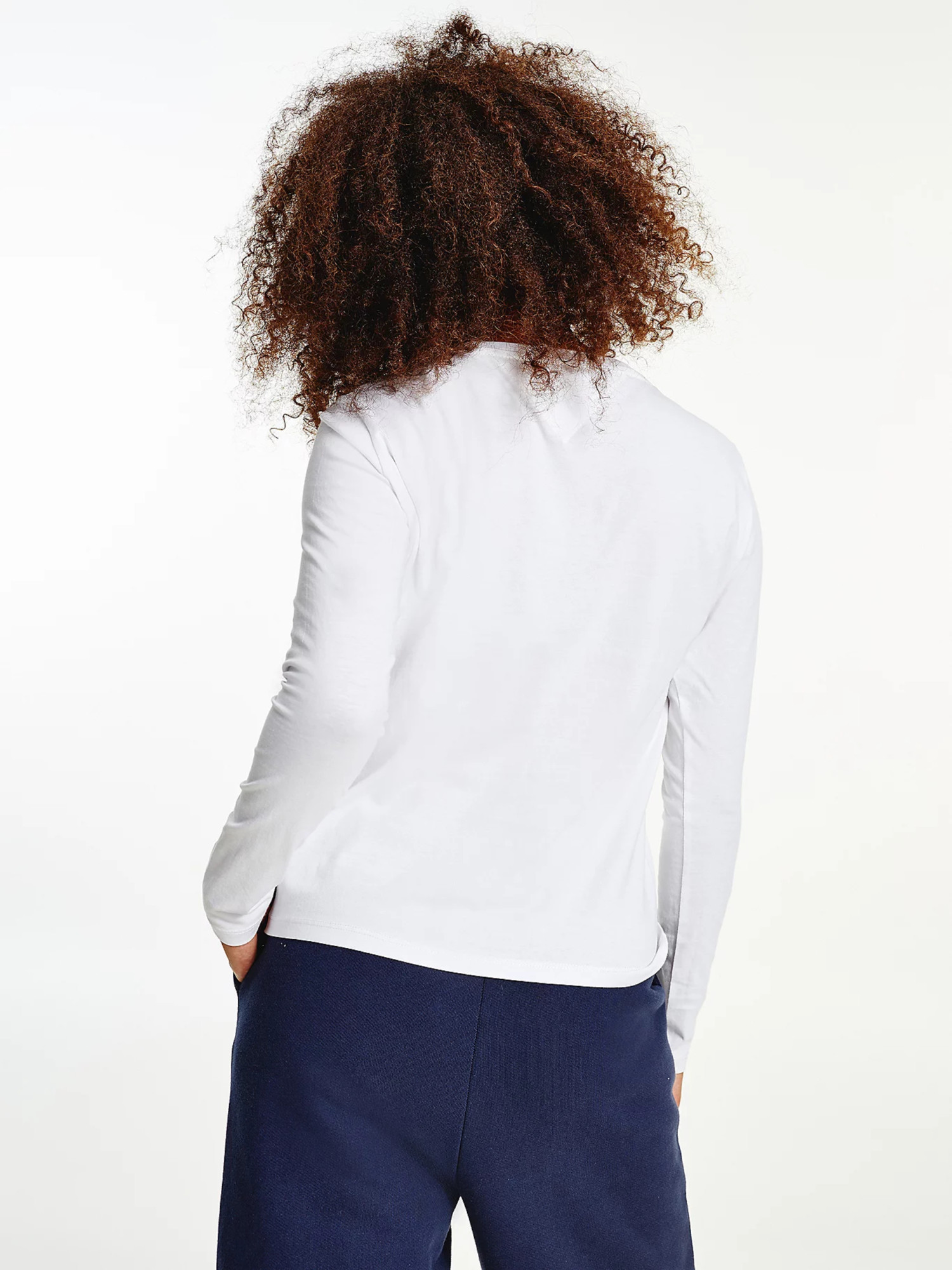 detail Tommy Jeans dámske biele tričko ESSENTIAL LOGO