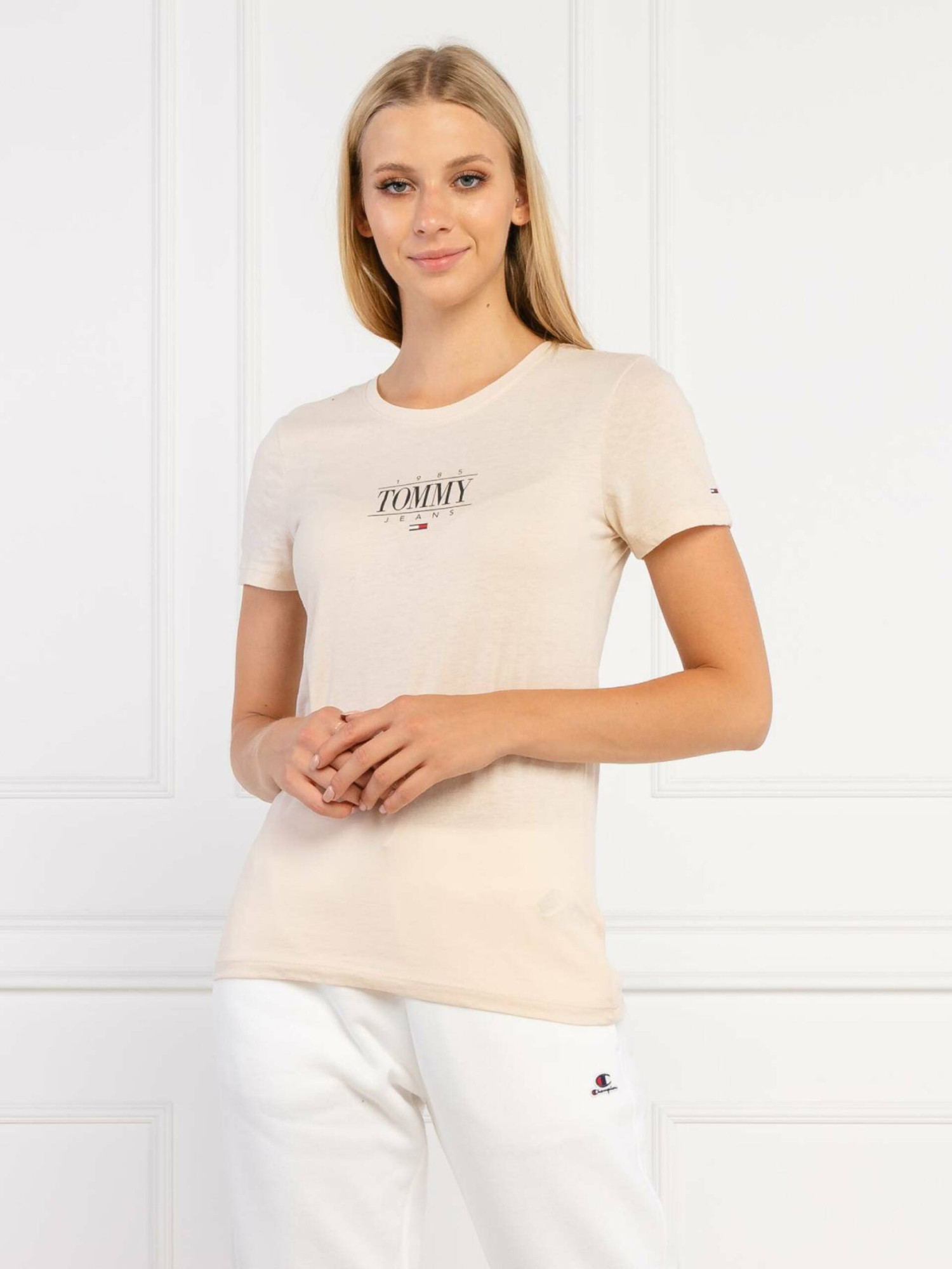 detail Tommy Jeans dámske béžové tričko