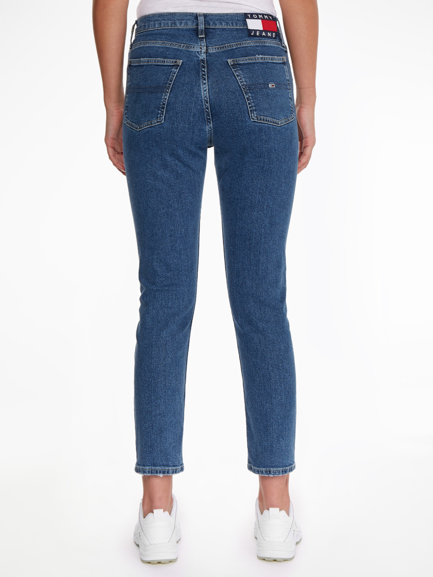 detail Tommy Jeans dámske tmavomodré džínsy IZZIE