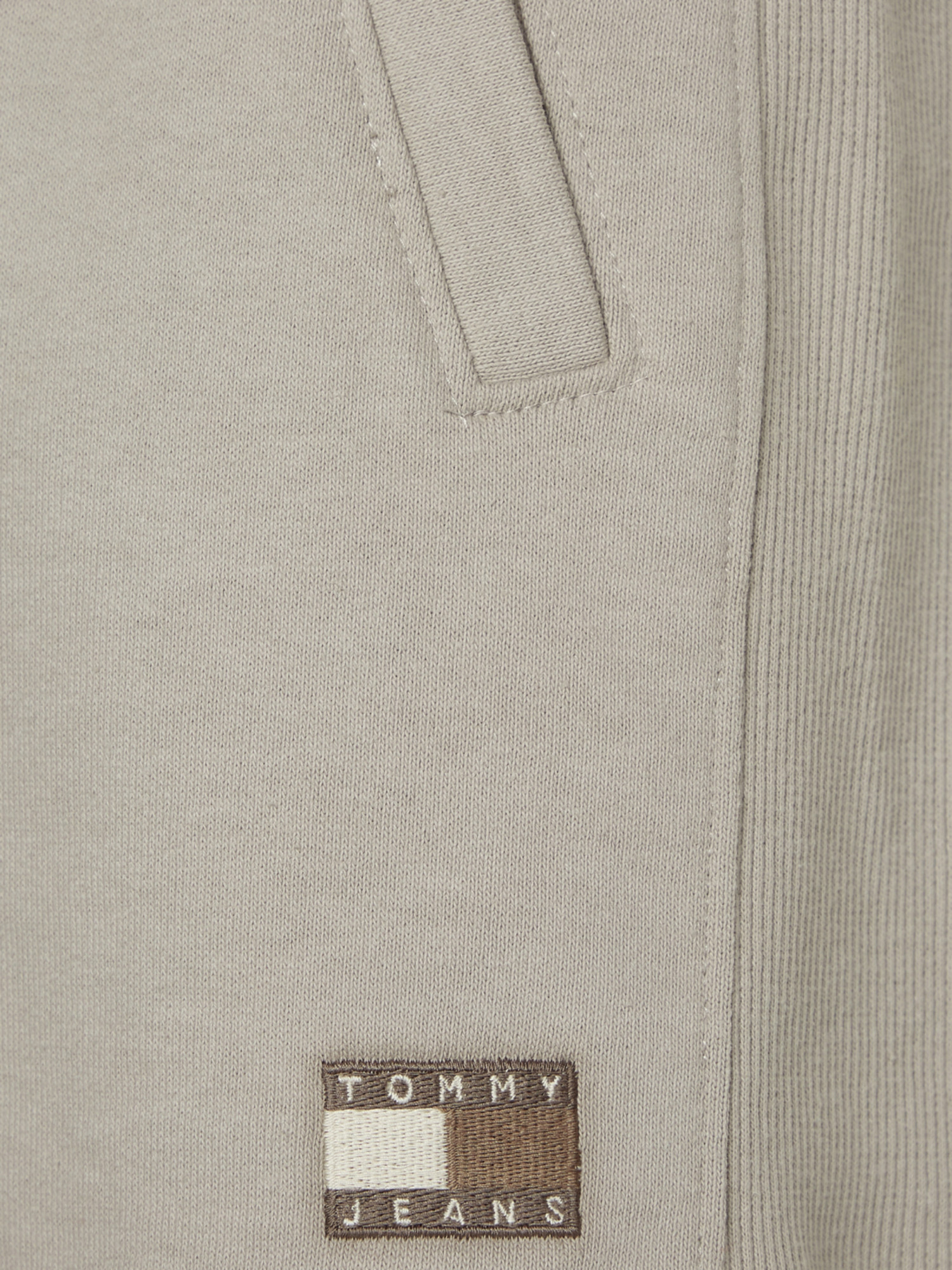 detail Tommy Jeans dámske béžové šortky