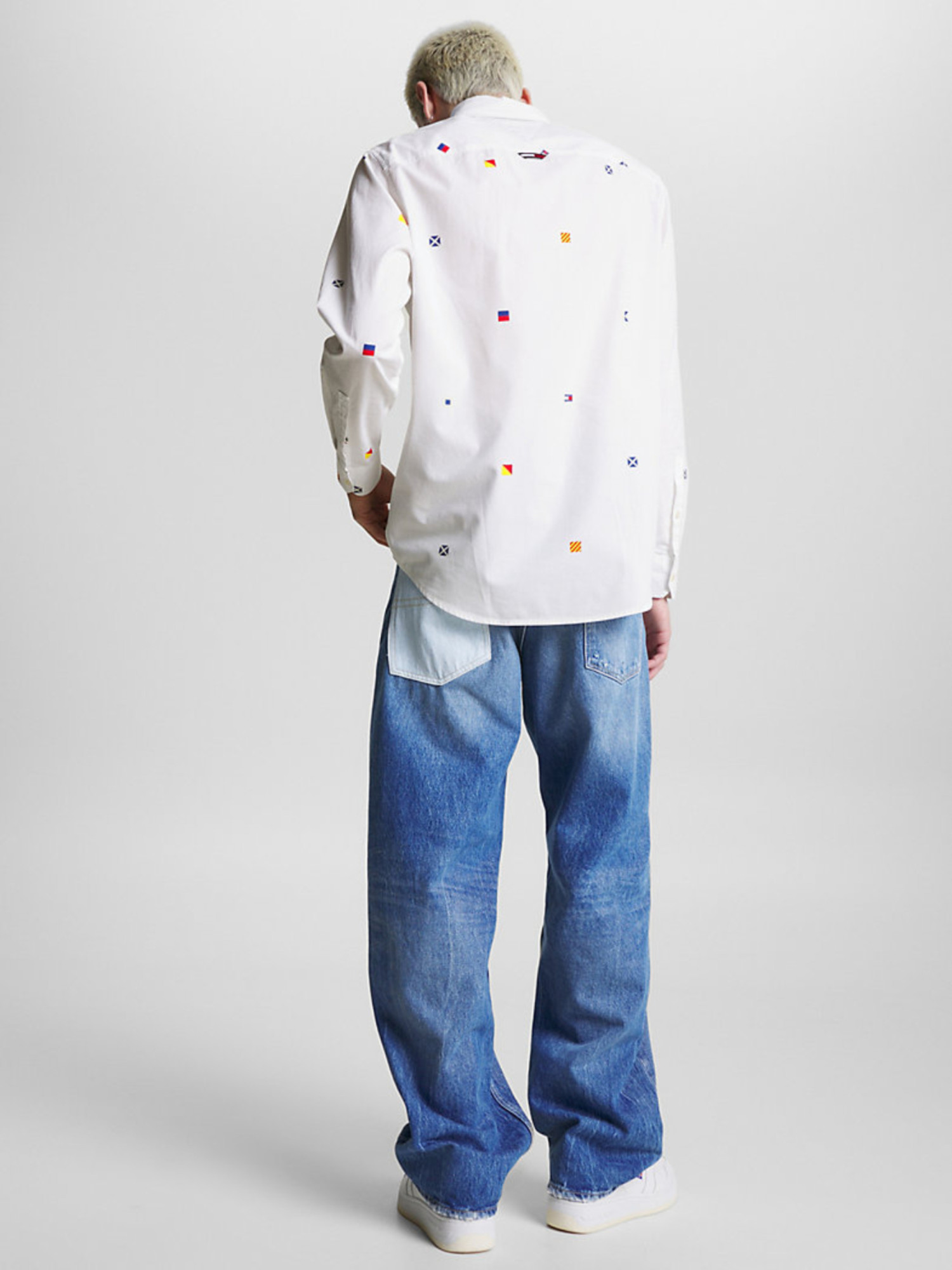 detail Tommy Jeans pánska tmavo modrá košeľa FLAG CRITTER