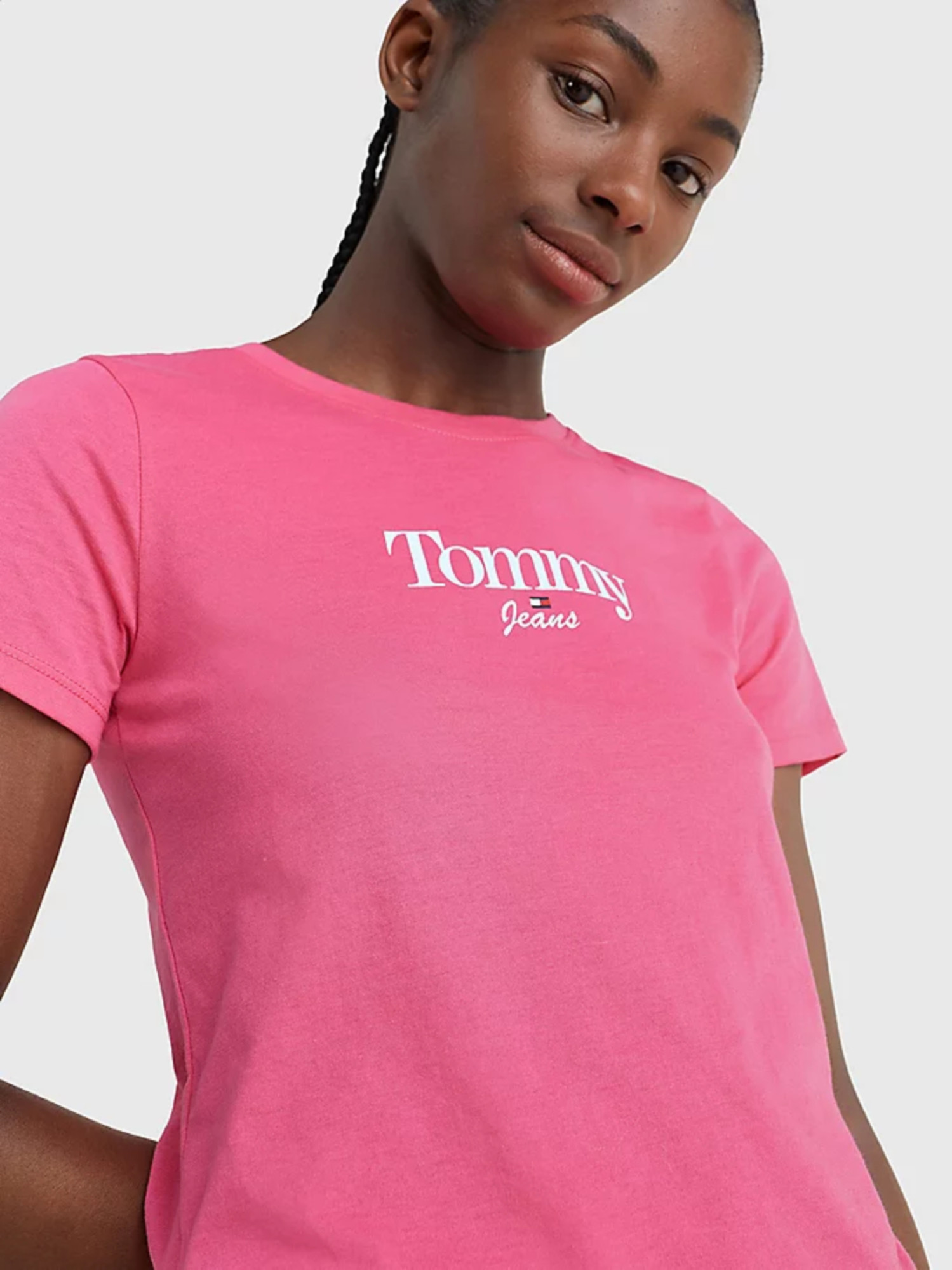 detail Tommy Jeans dámske ružové tričko