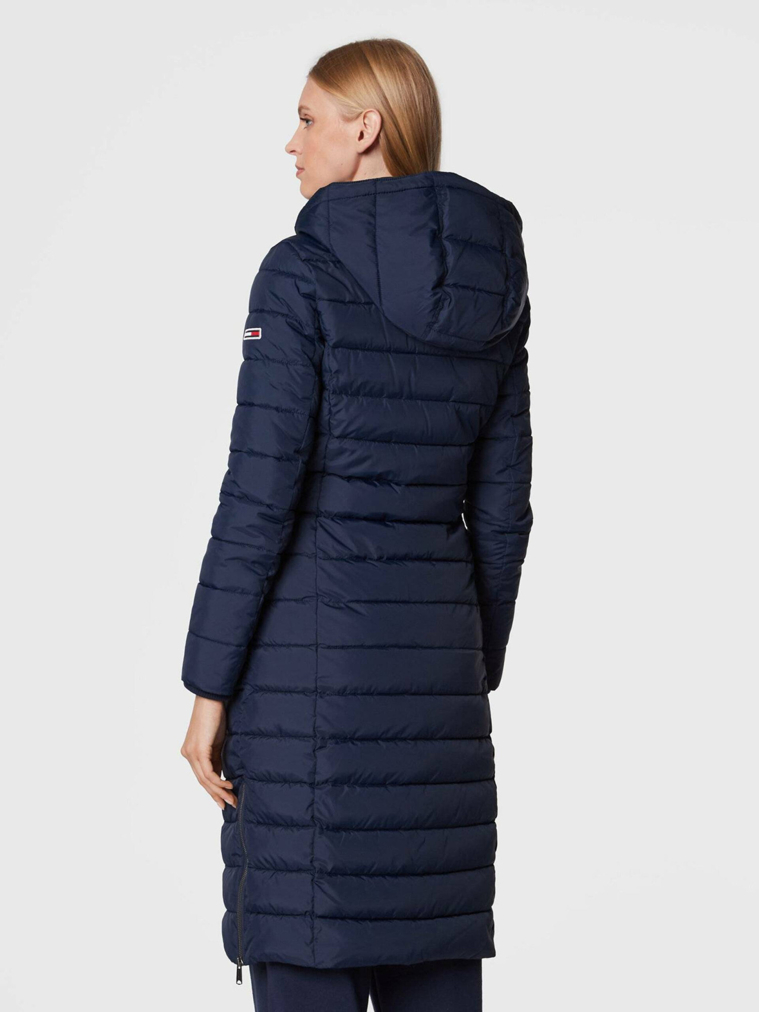 detail Tommy Jeans dámska tmavomodrá bunda