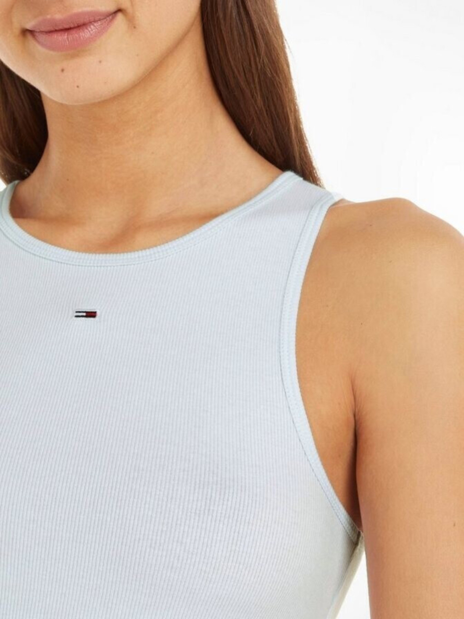 detail Tommy Jeans dámsky svetlo modrý top
