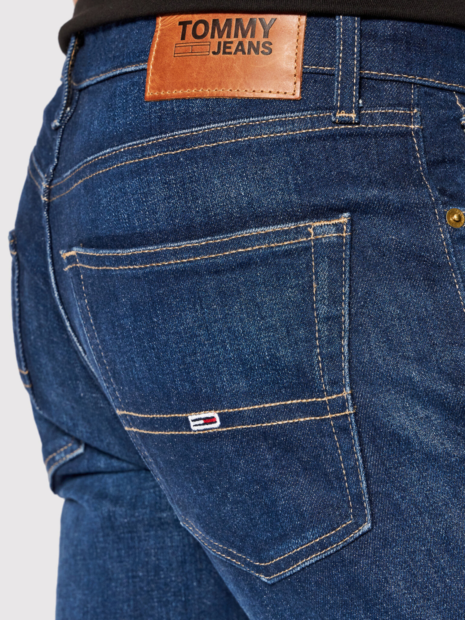 detail Tommy Jeans pánske modré džínsy