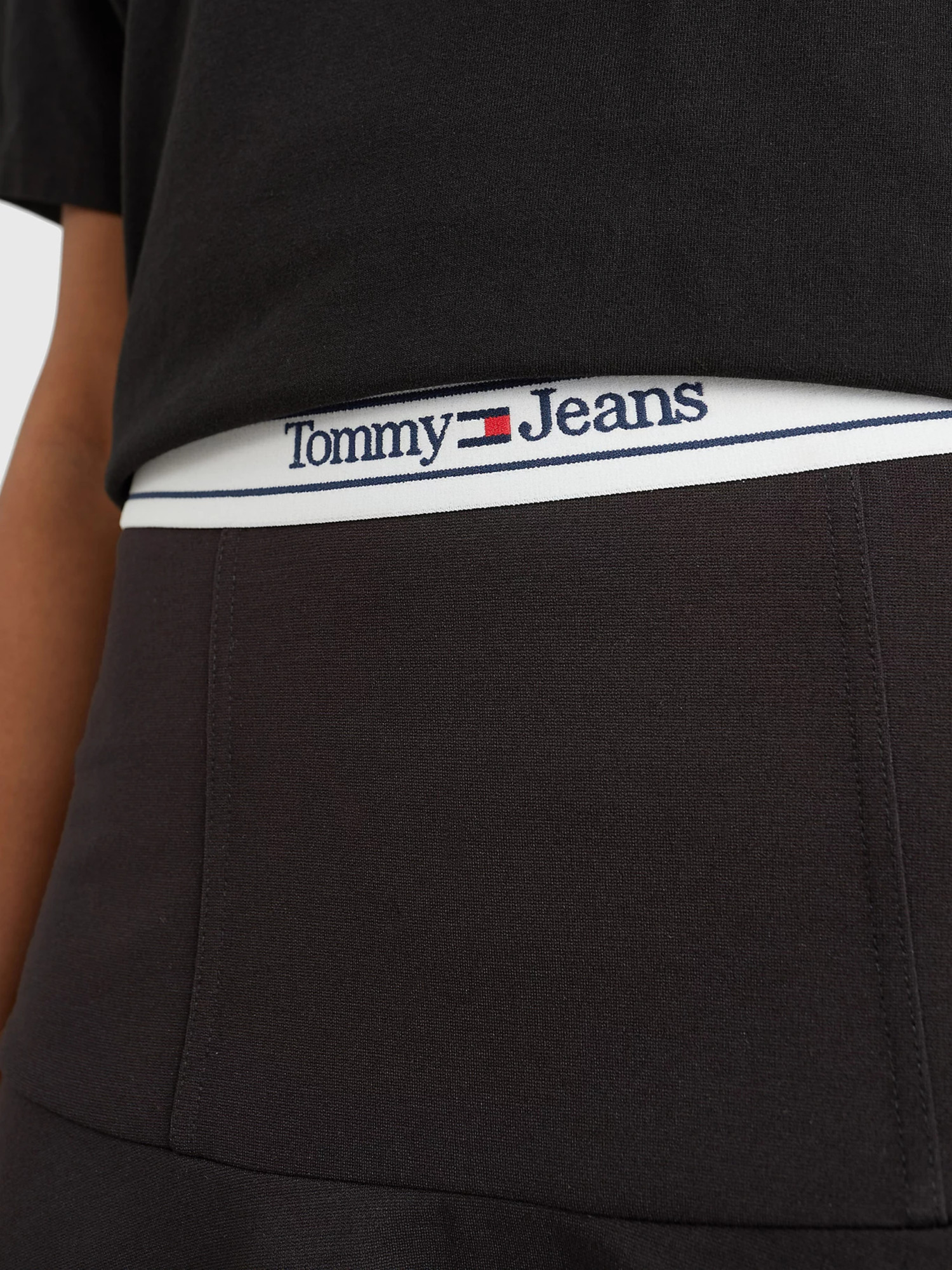 detail Tommy Jeans dámska čierna sukňa