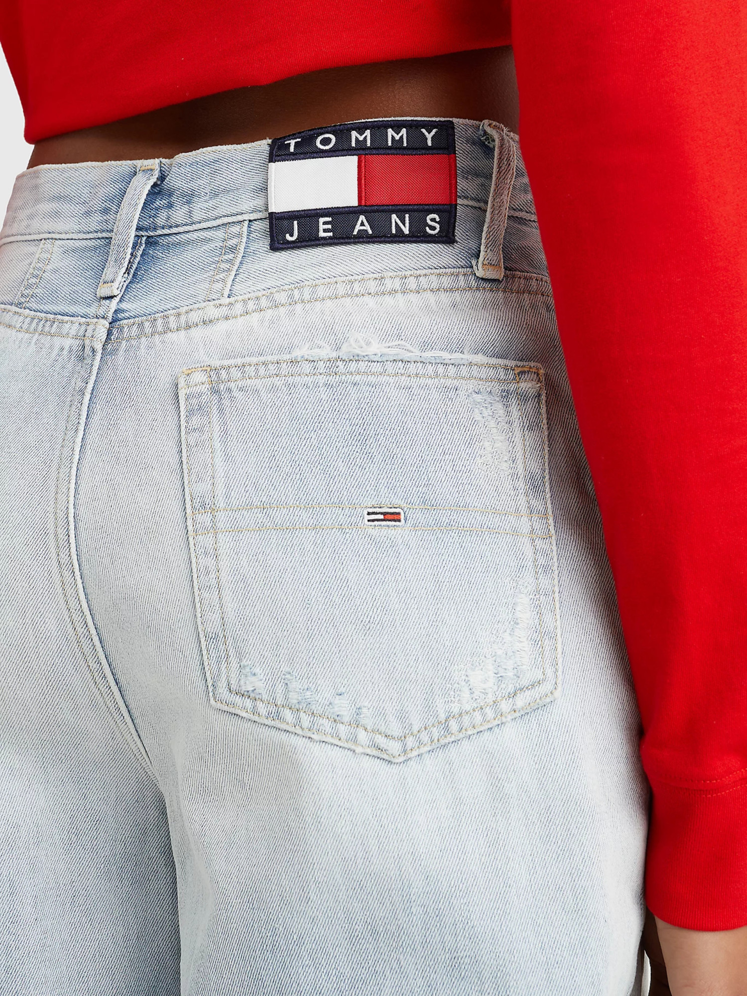 detail Tommy Jeans dámske svetlomodré džínsy