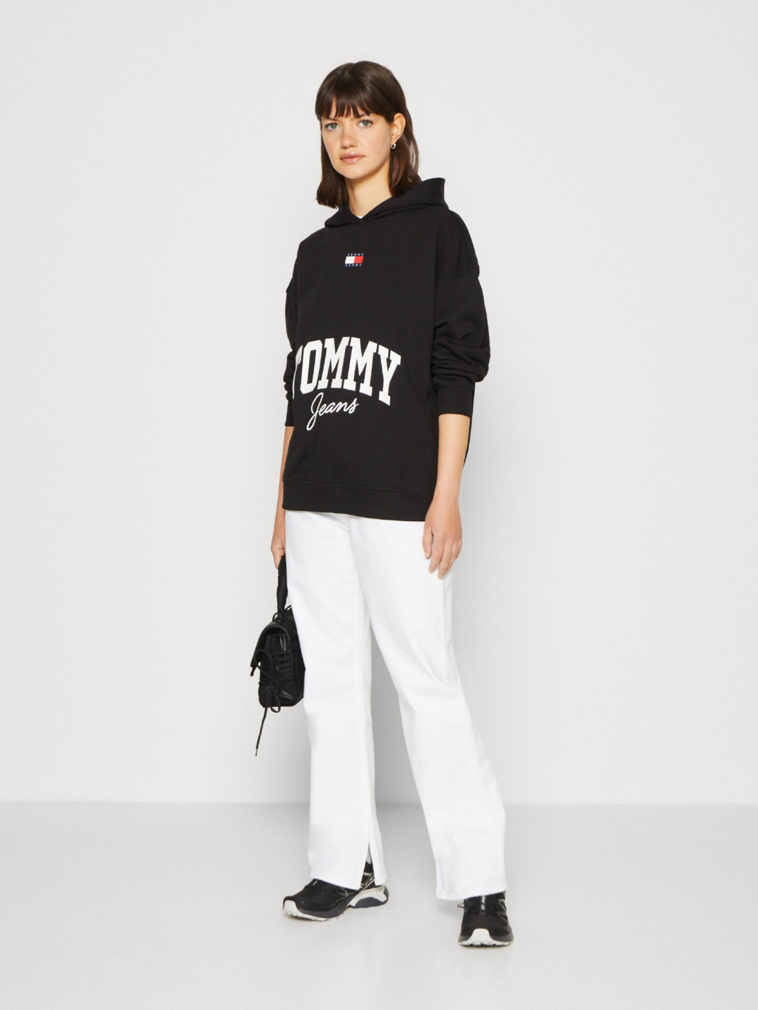 detail Tommy Jeans dámska čierna mikina