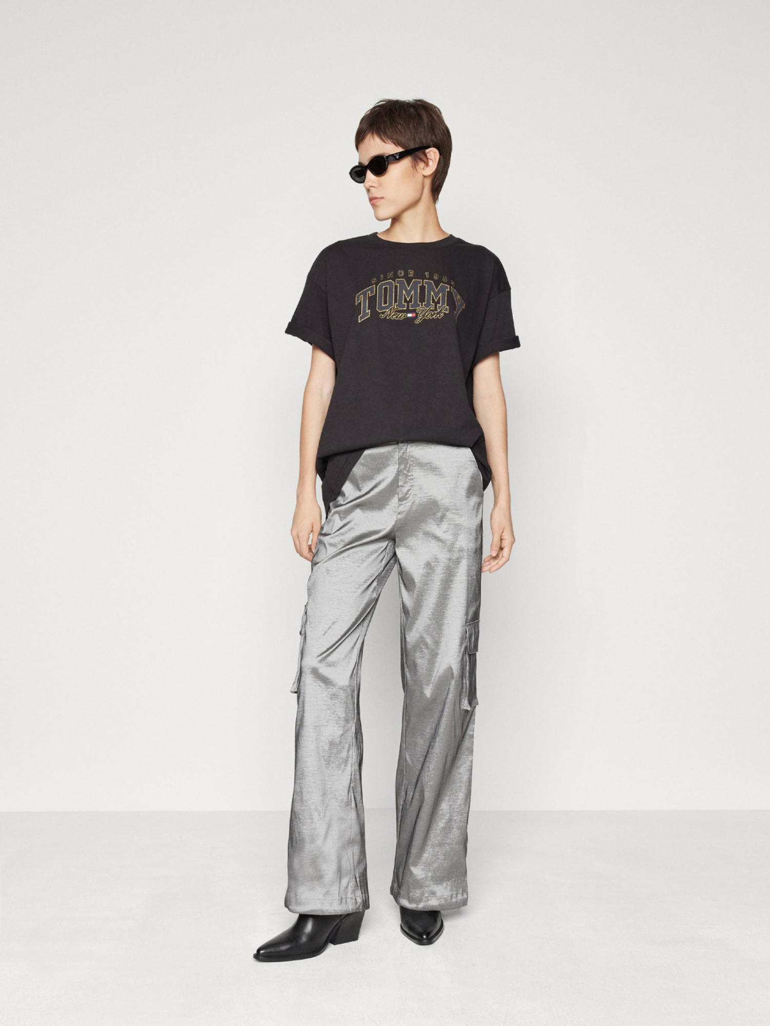 detail Tommy Jeans dámske čierne tričko