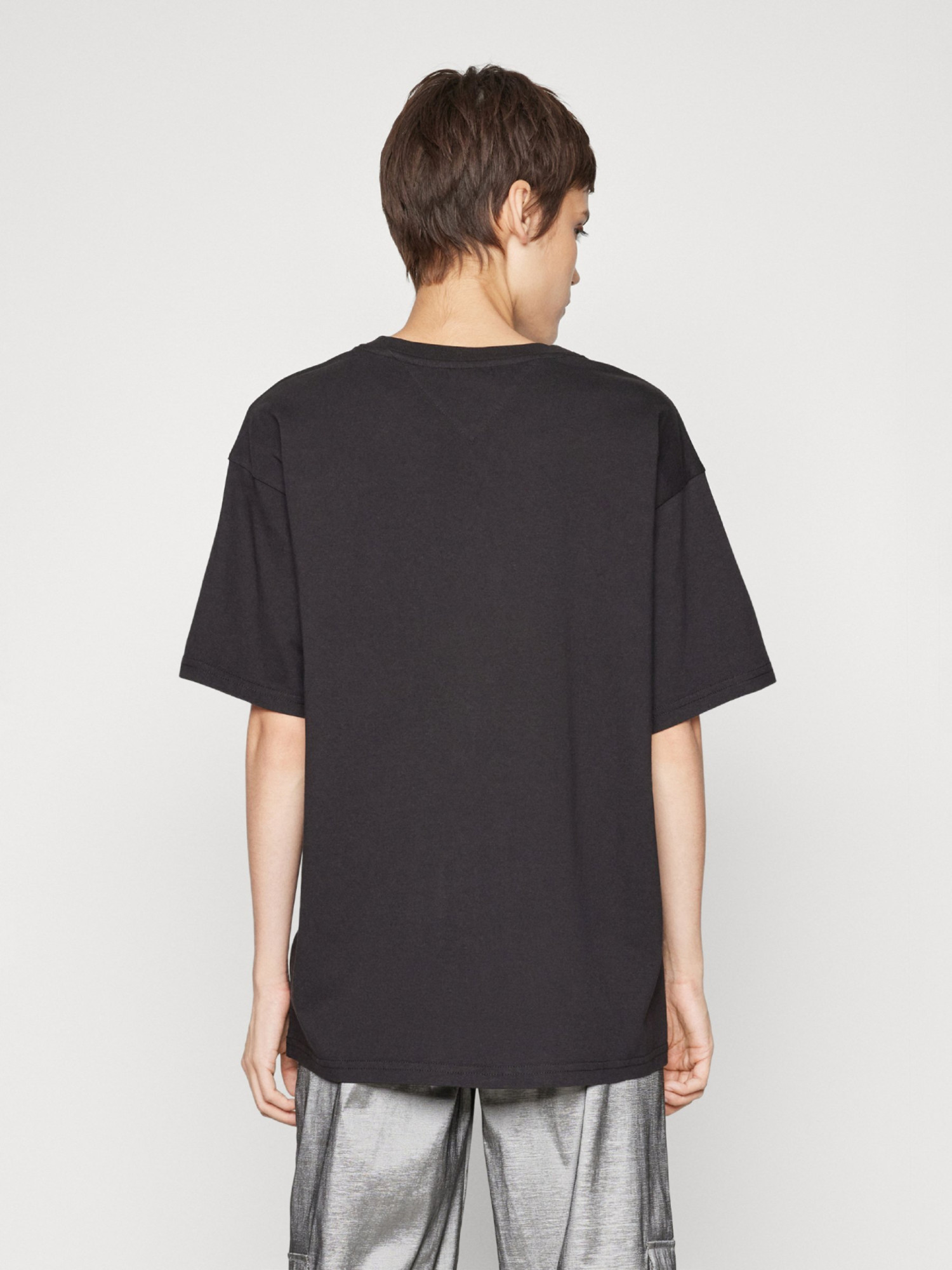 detail Tommy Jeans dámske čierne tričko