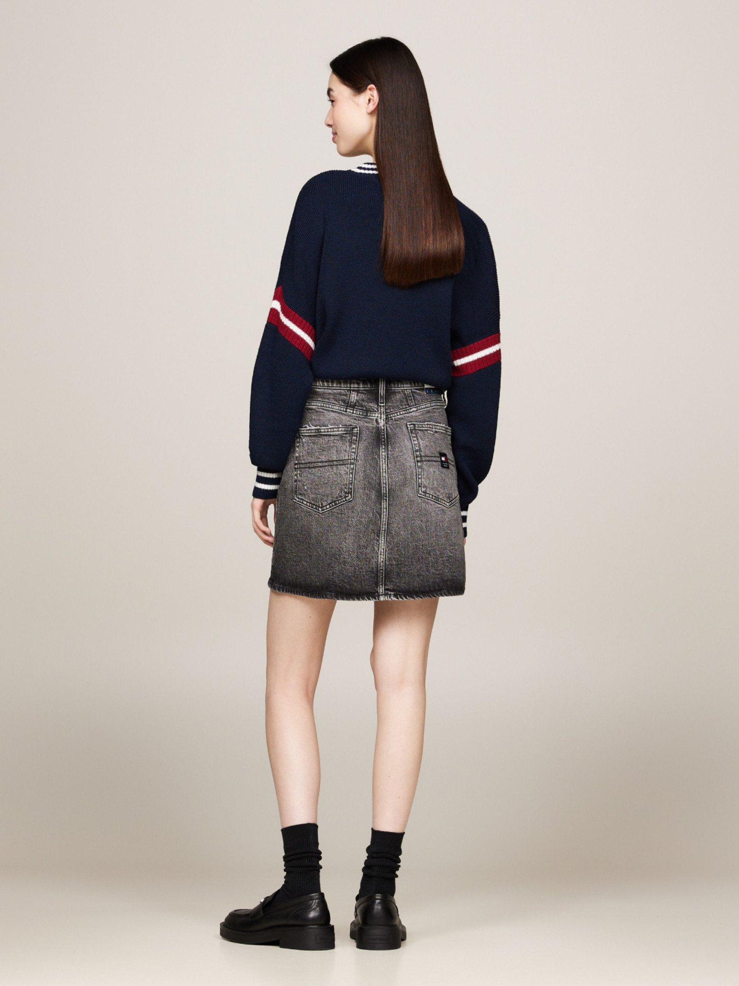 detail Tommy Jeans dámska džínsová sukňa Mom