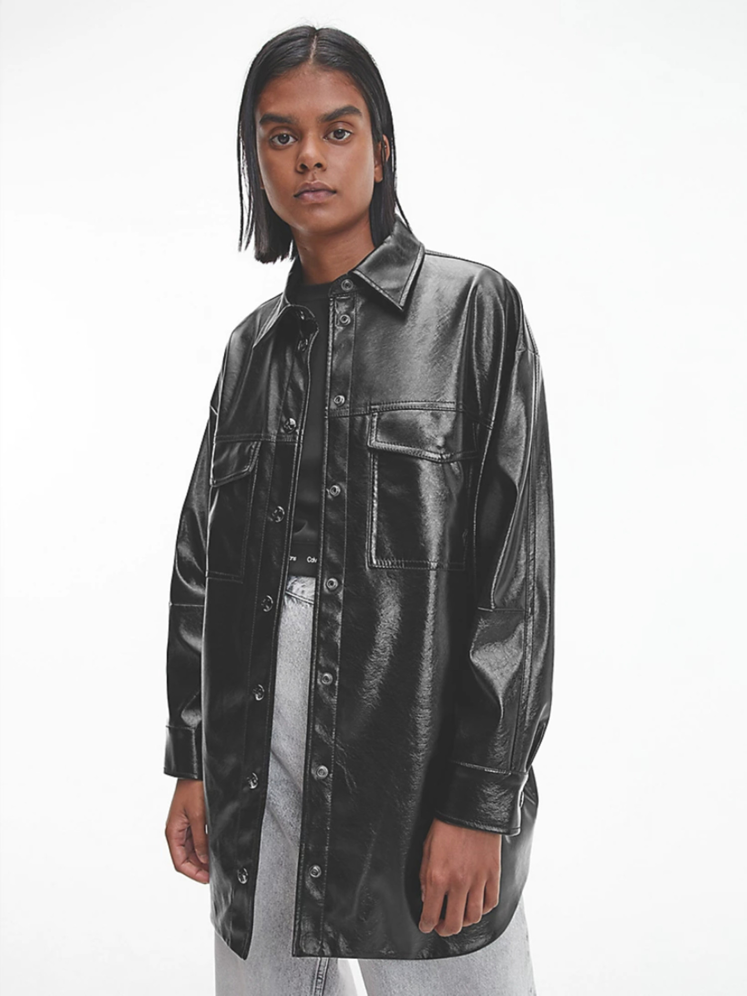 detail Calvin Klein dámska čierna oversized košeľa