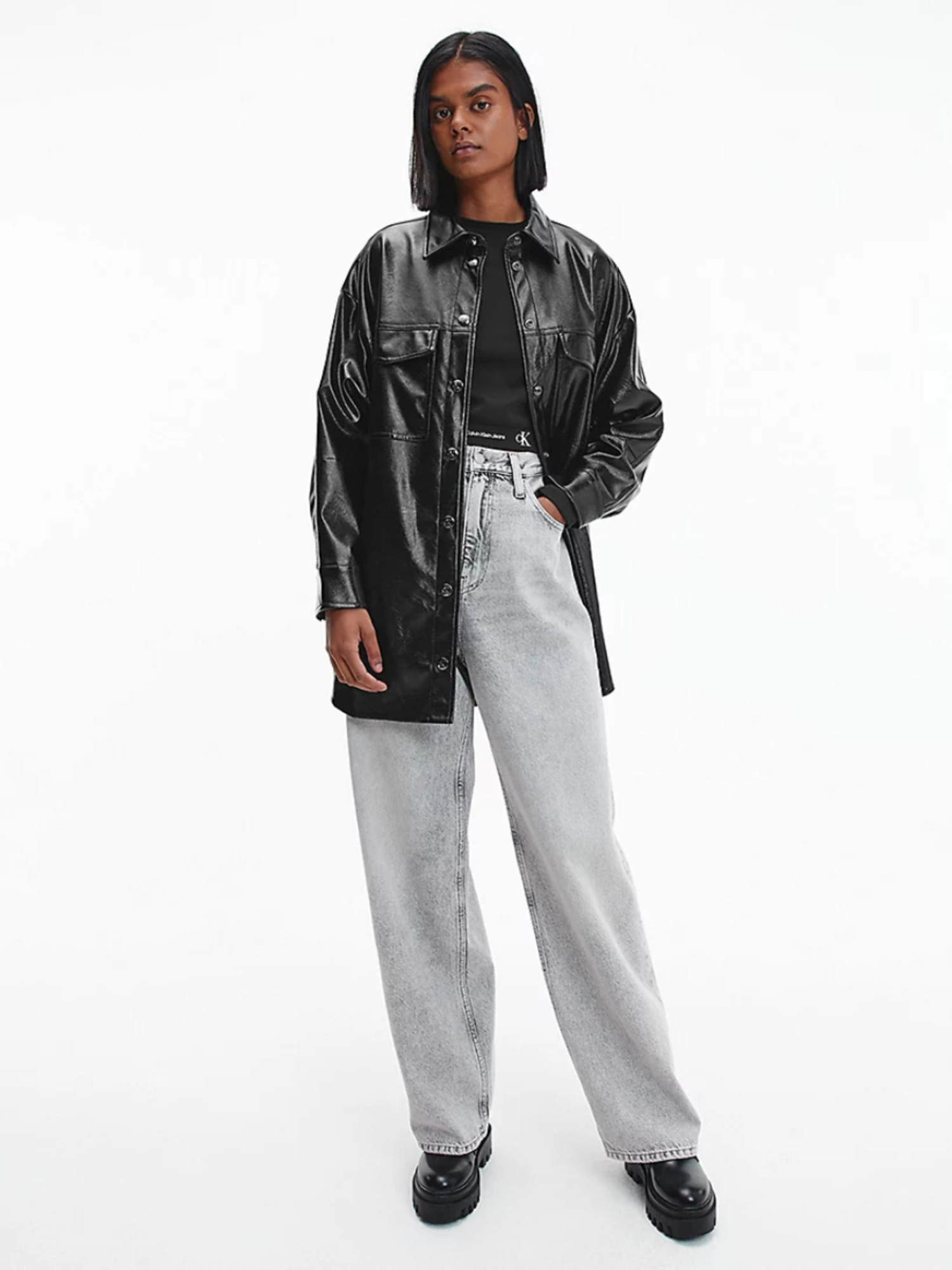 detail Calvin Klein dámska čierna oversized košeľa