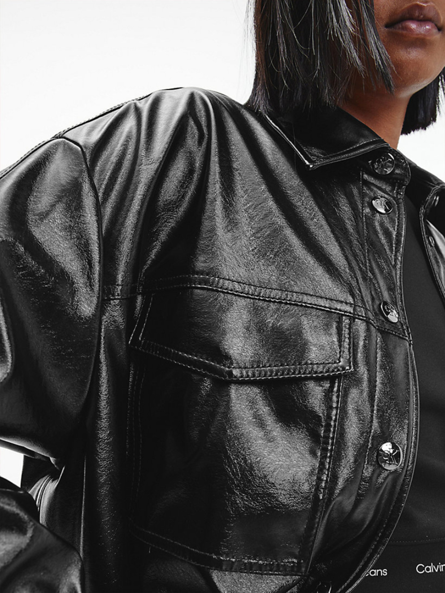 detail Calvin Klein dámska čierna oversized košeľa
