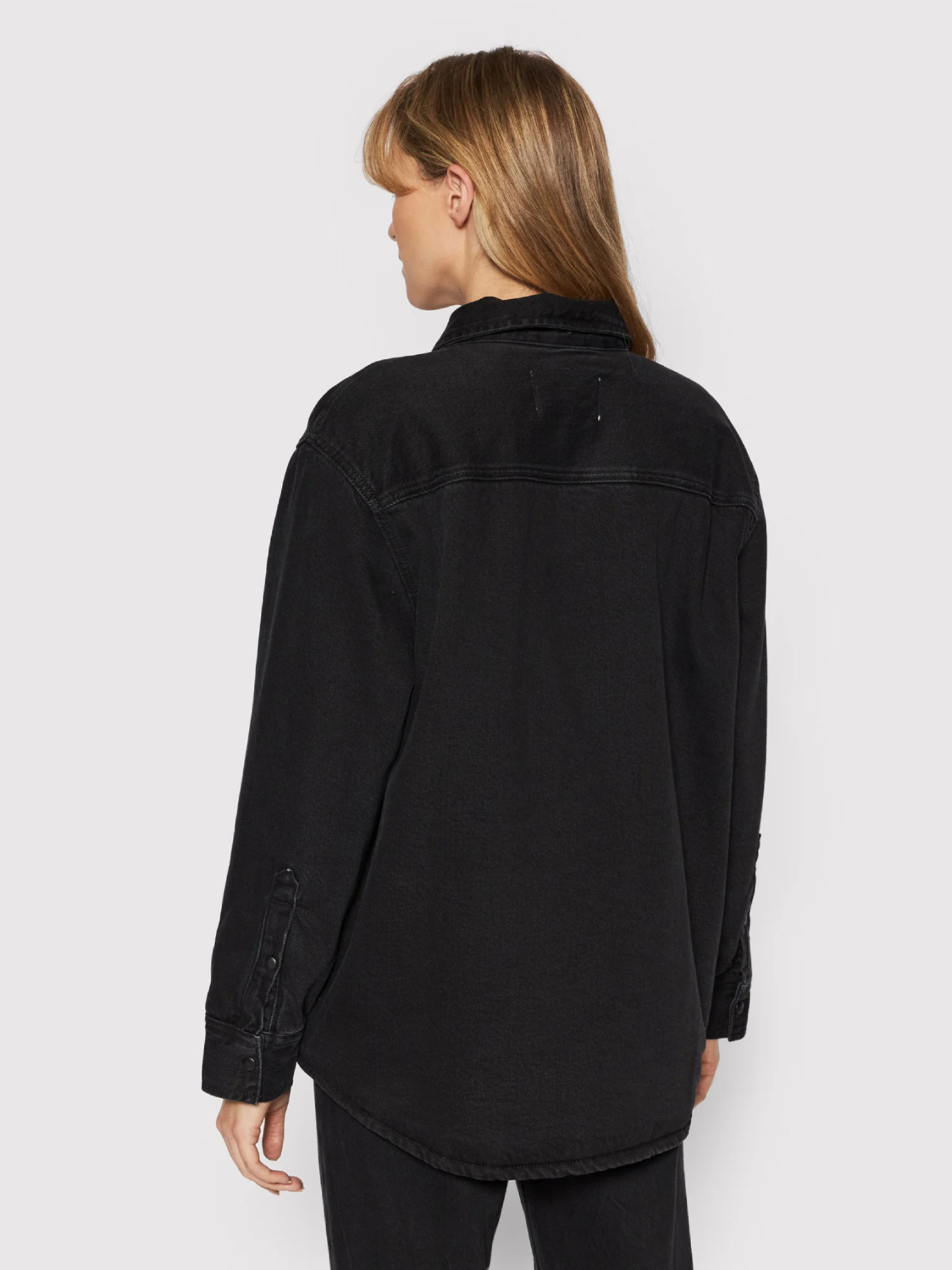 detail Calvin Klein dámska čierna džínsová bunda