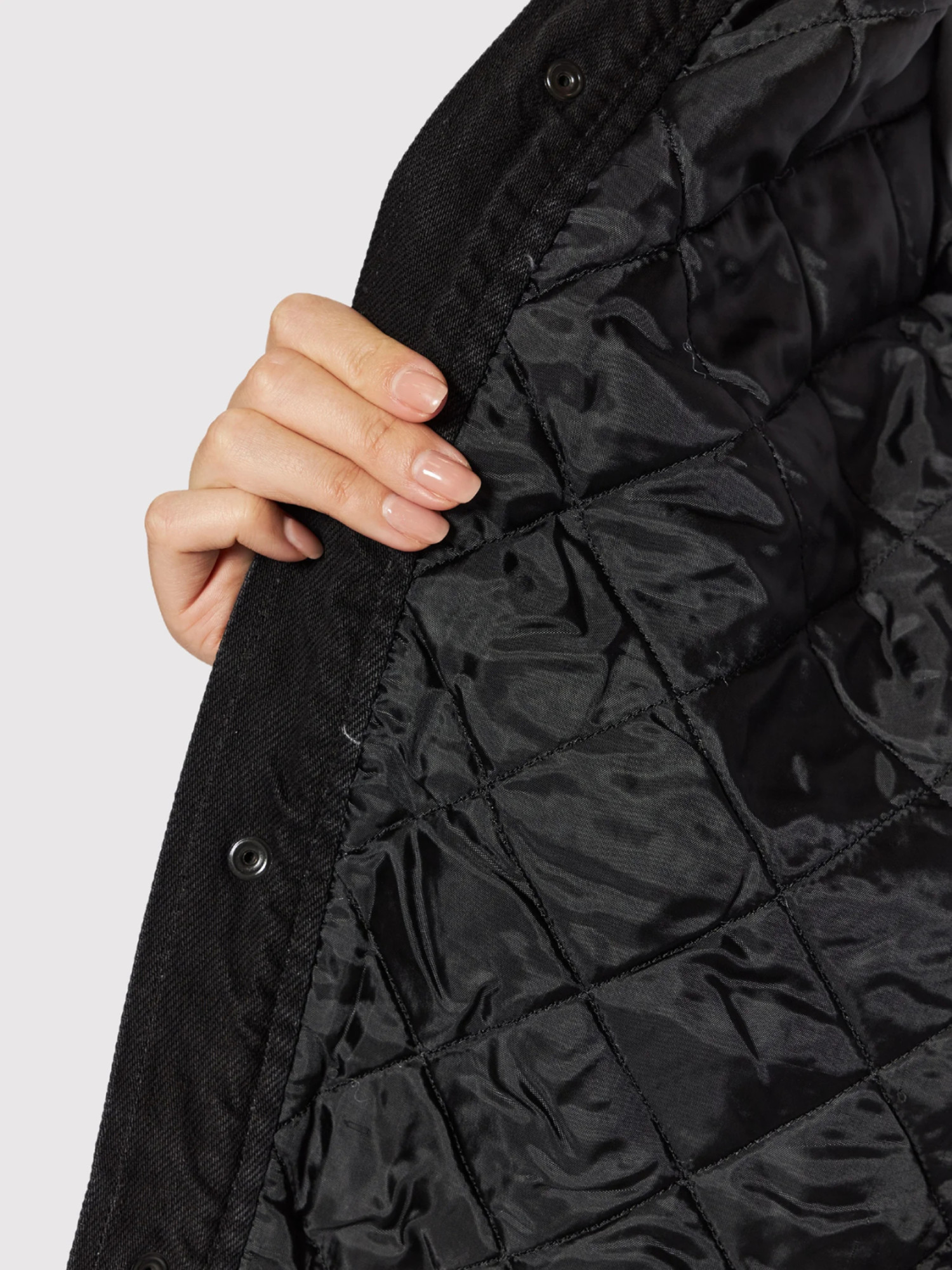 detail Calvin Klein dámska čierna džínsová bunda