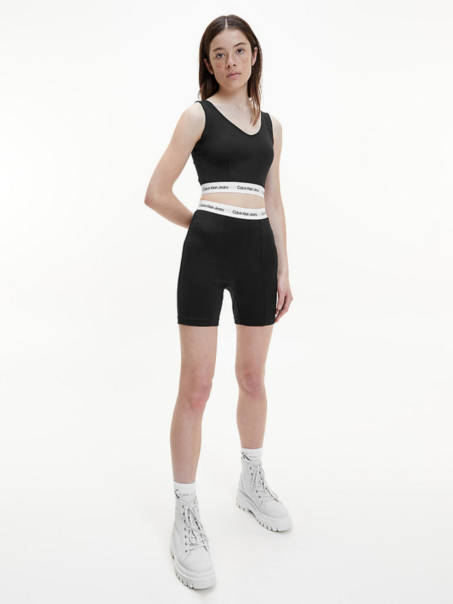 detail Calvin Klein dámsky čierny cropped top
