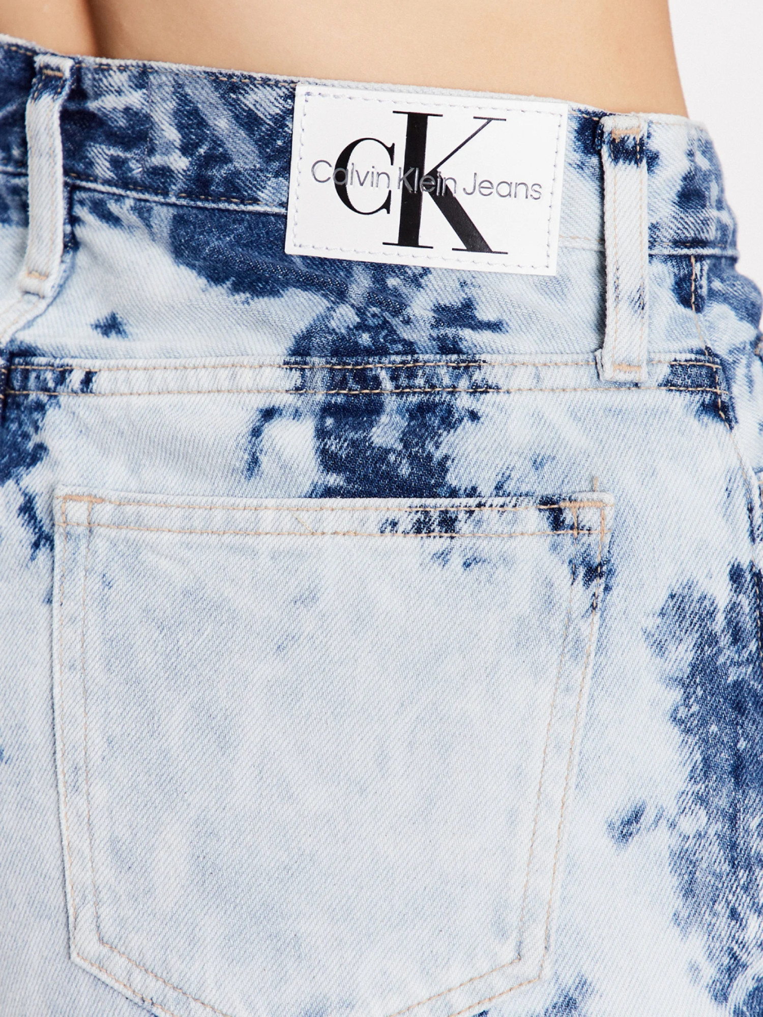 detail Calvin Klein dámske džínsové šortky