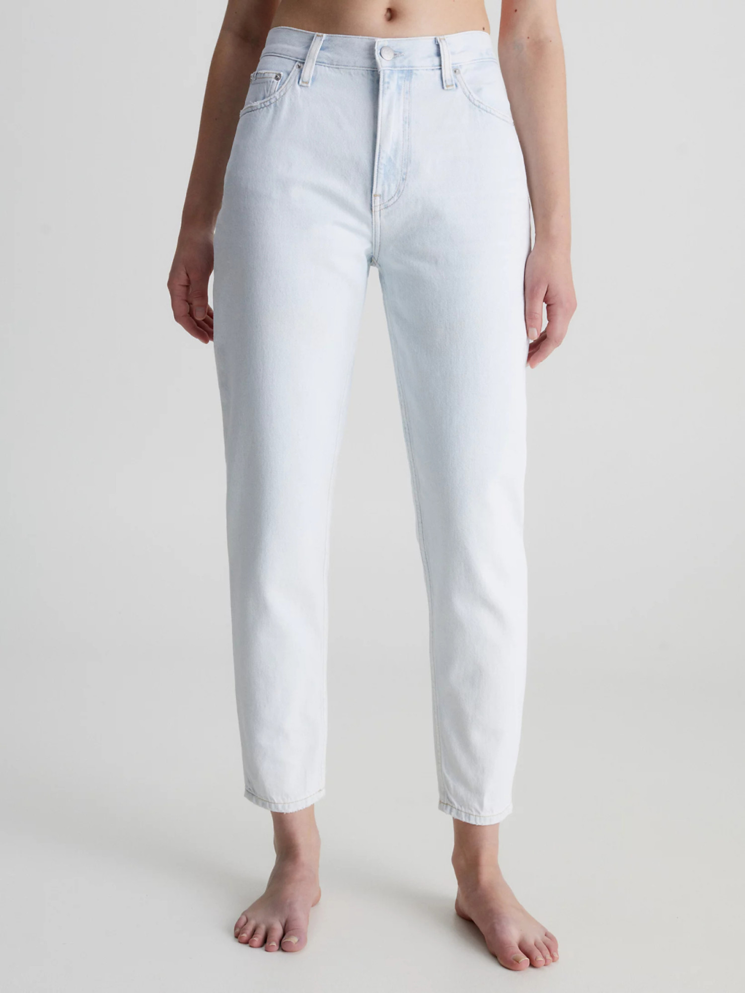 detail Calvin Klein dámske svetlé džínsy