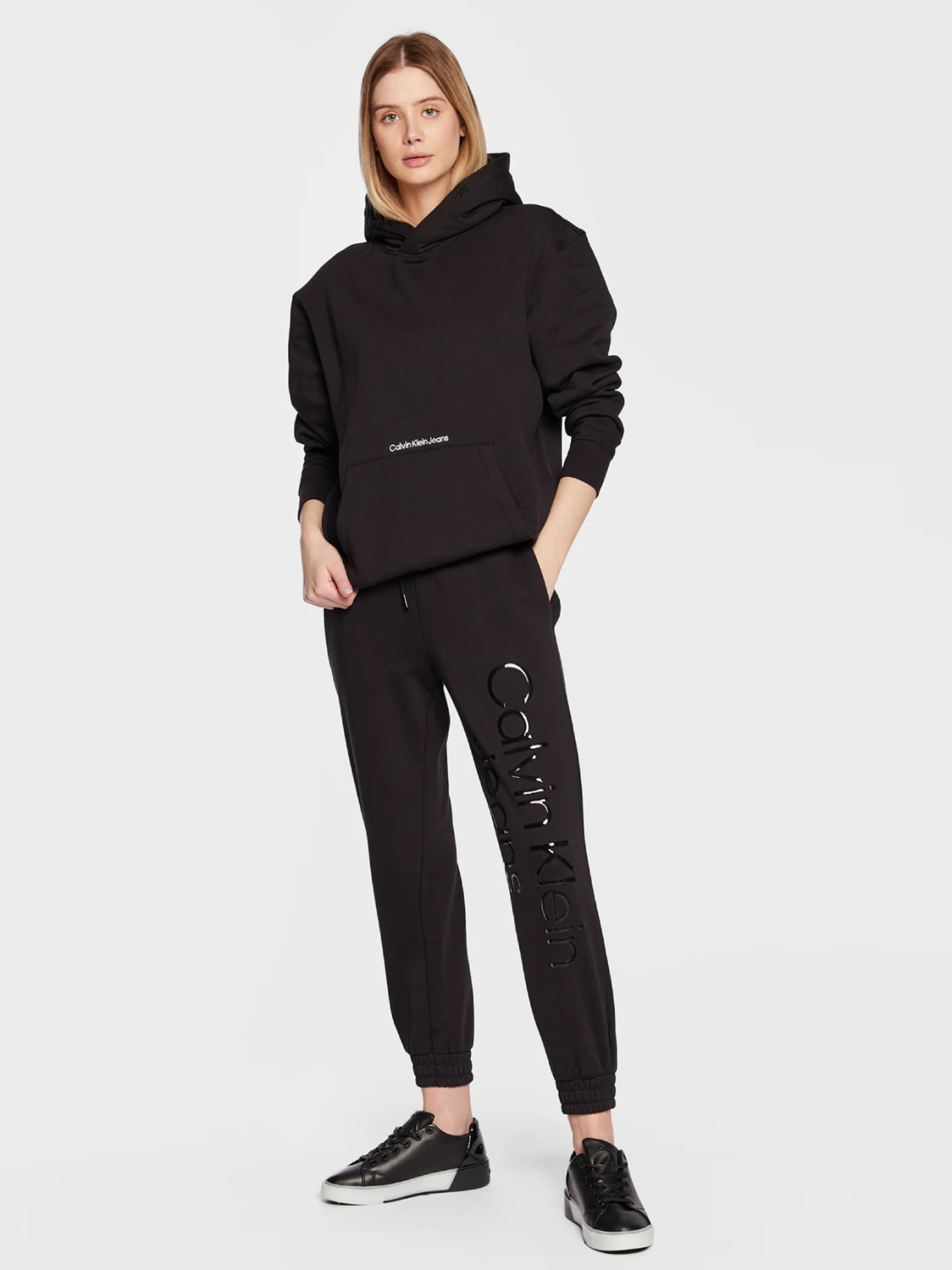 detail Calvin Klein dámska čierna mikina