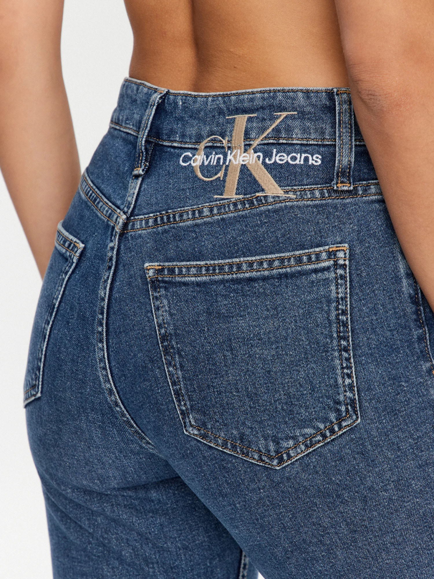 detail Calvin Klein dámske modré džínsy