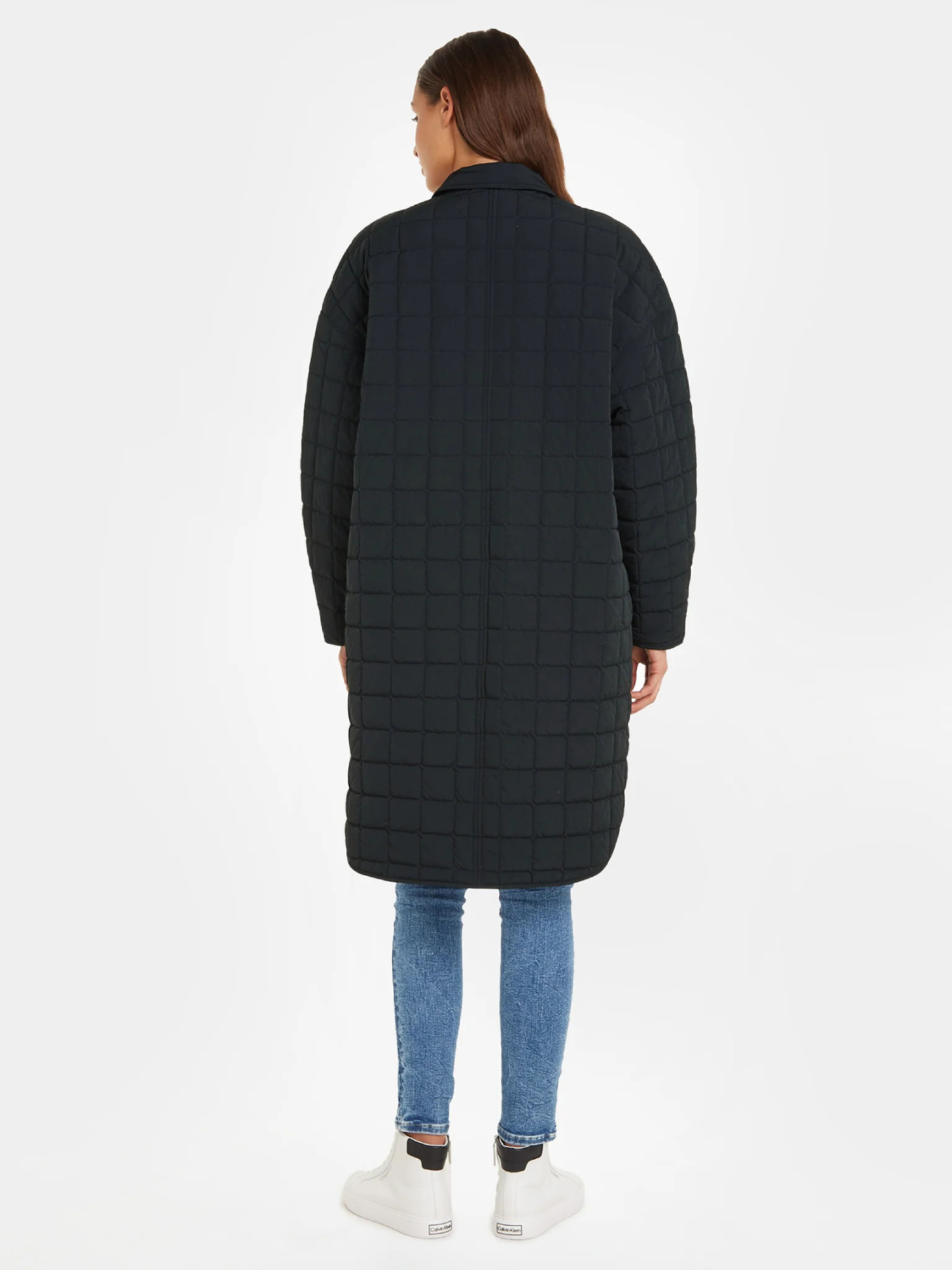detail Calvin Klein dámsky čierny prechodový kabát