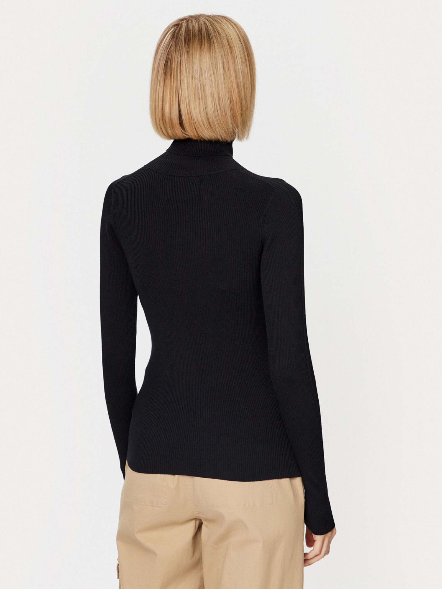 detail Calvin Klein dámsky oranžový rolák