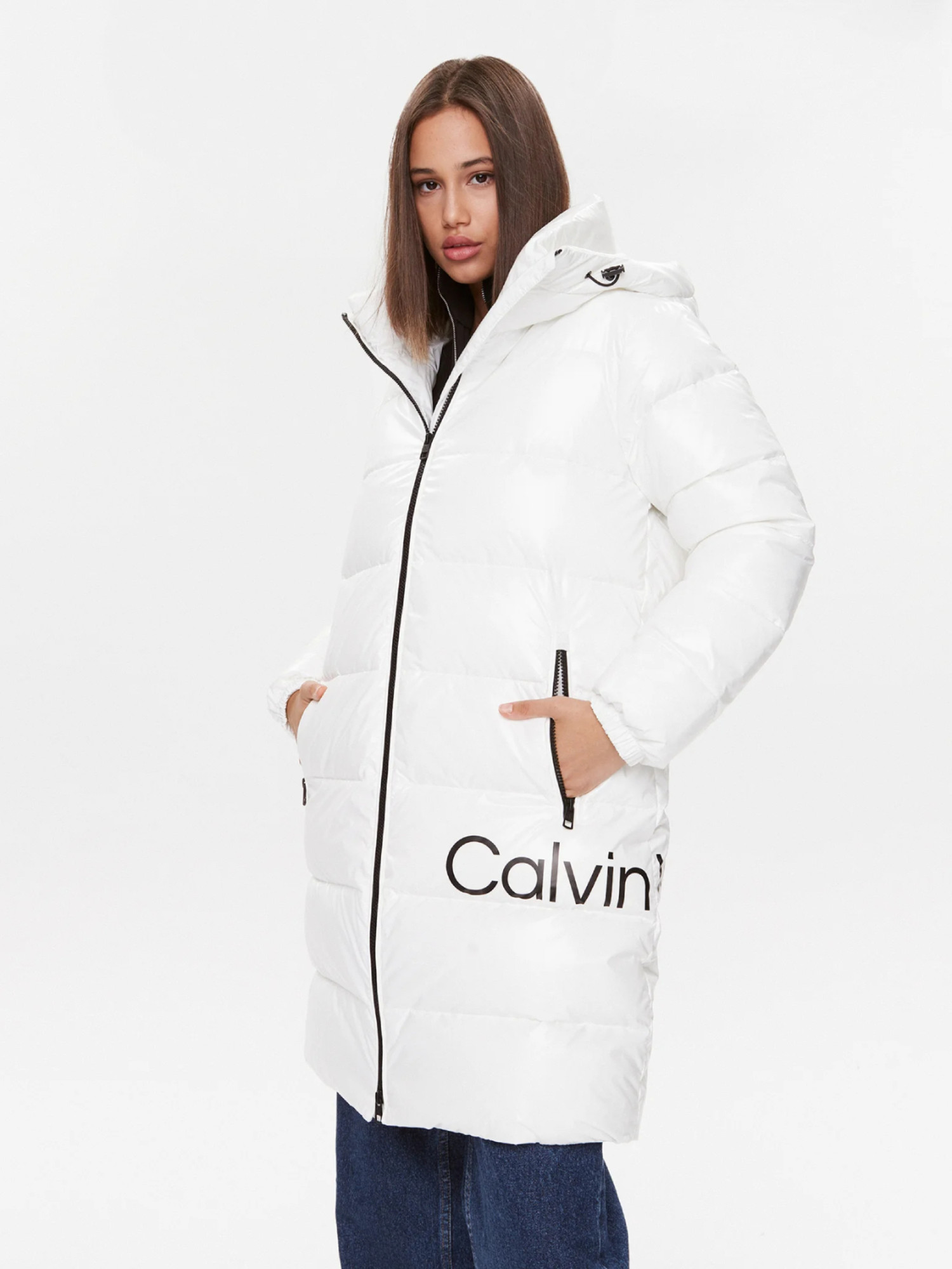 detail Calvin Klein dámský bílý kabát