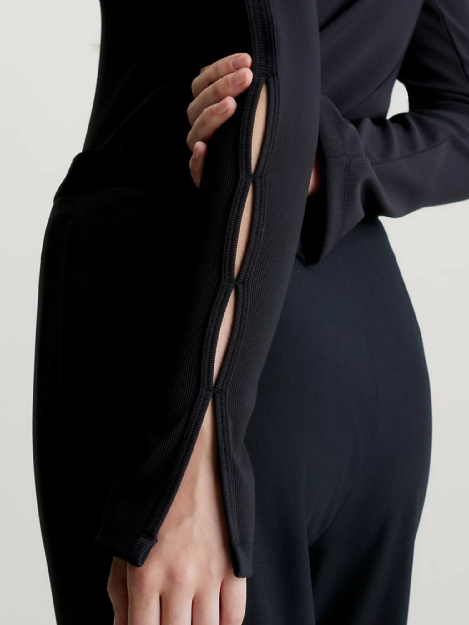 detail Calvin Klein dámský černý rolák