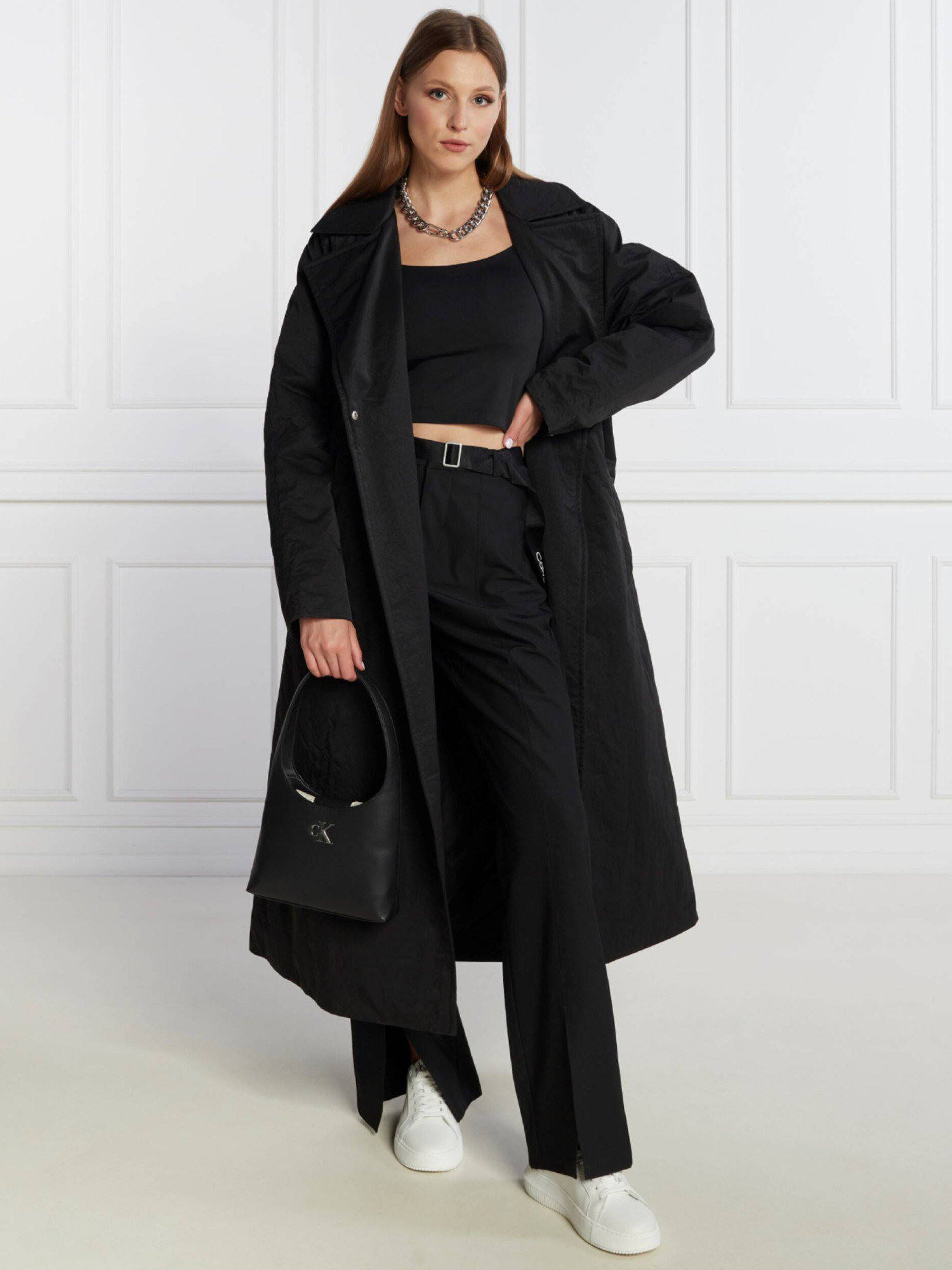 detail Calvin Klein dámsky čierny trenčkot