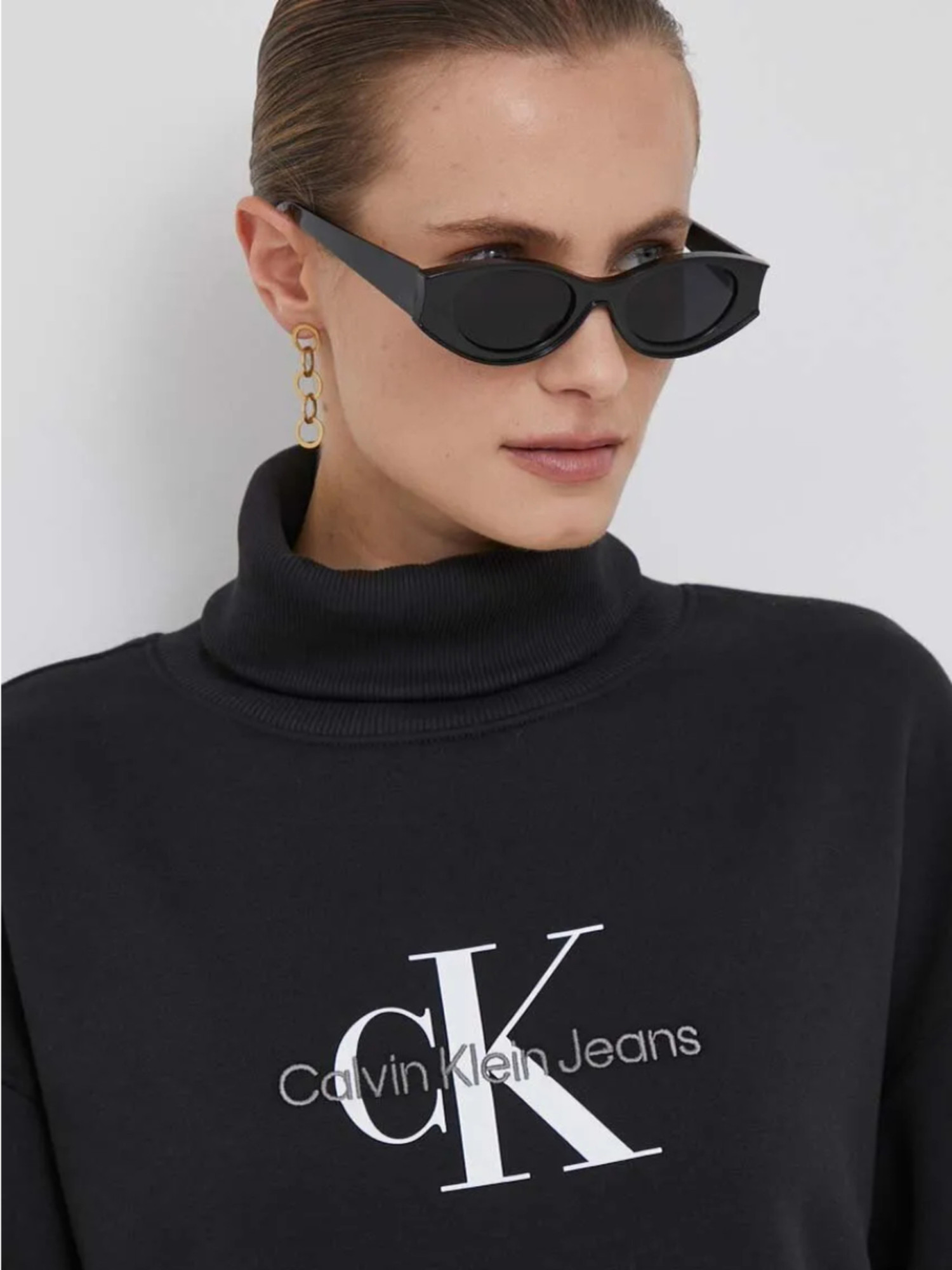 detail Calvin Klein dámske krémové teplákové šaty