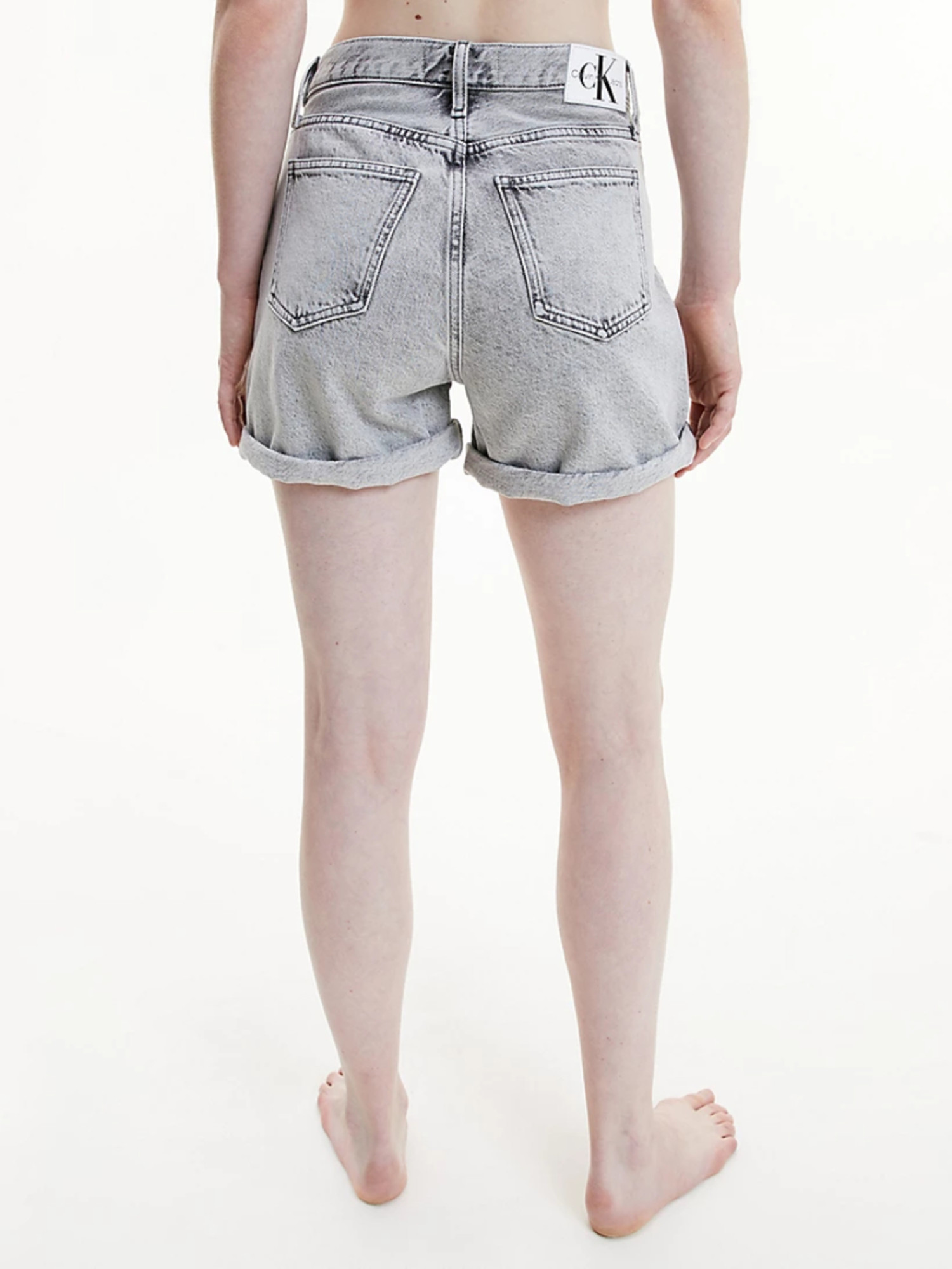 detail Calvin Klein dámske džínsové Mom šortky