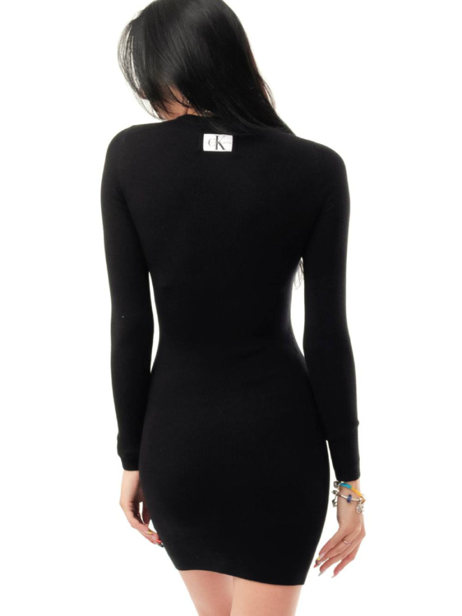 detail Calvin Klein dámske čierne šaty
