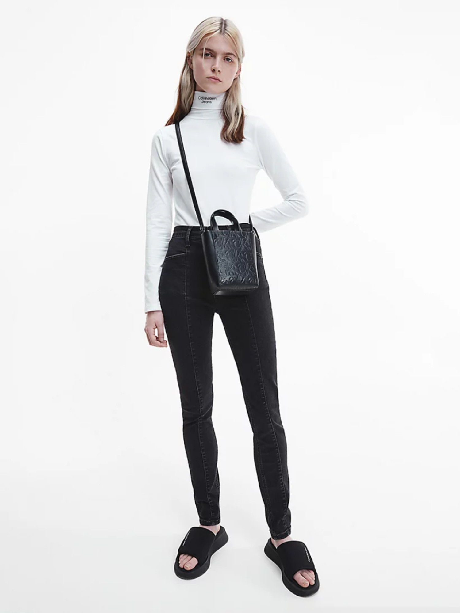 detail Calvin Klein dámske čierne džínsy